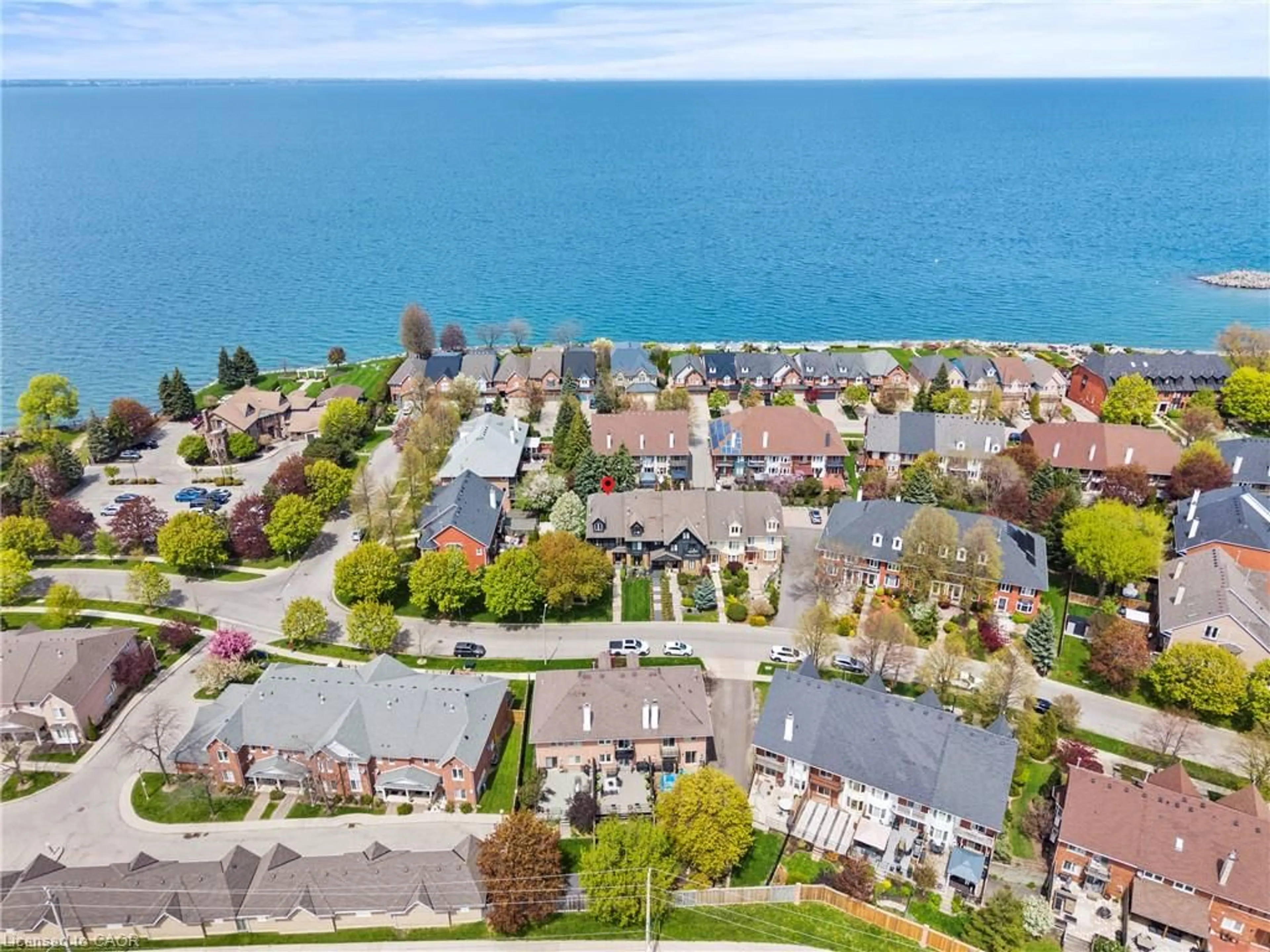 A pic from outside/outdoor area/front of a property/back of a property/a pic from drone, water/lake/river/ocean view for 5 Harbour Dr, Stoney Creek Ontario L8E 4Z4