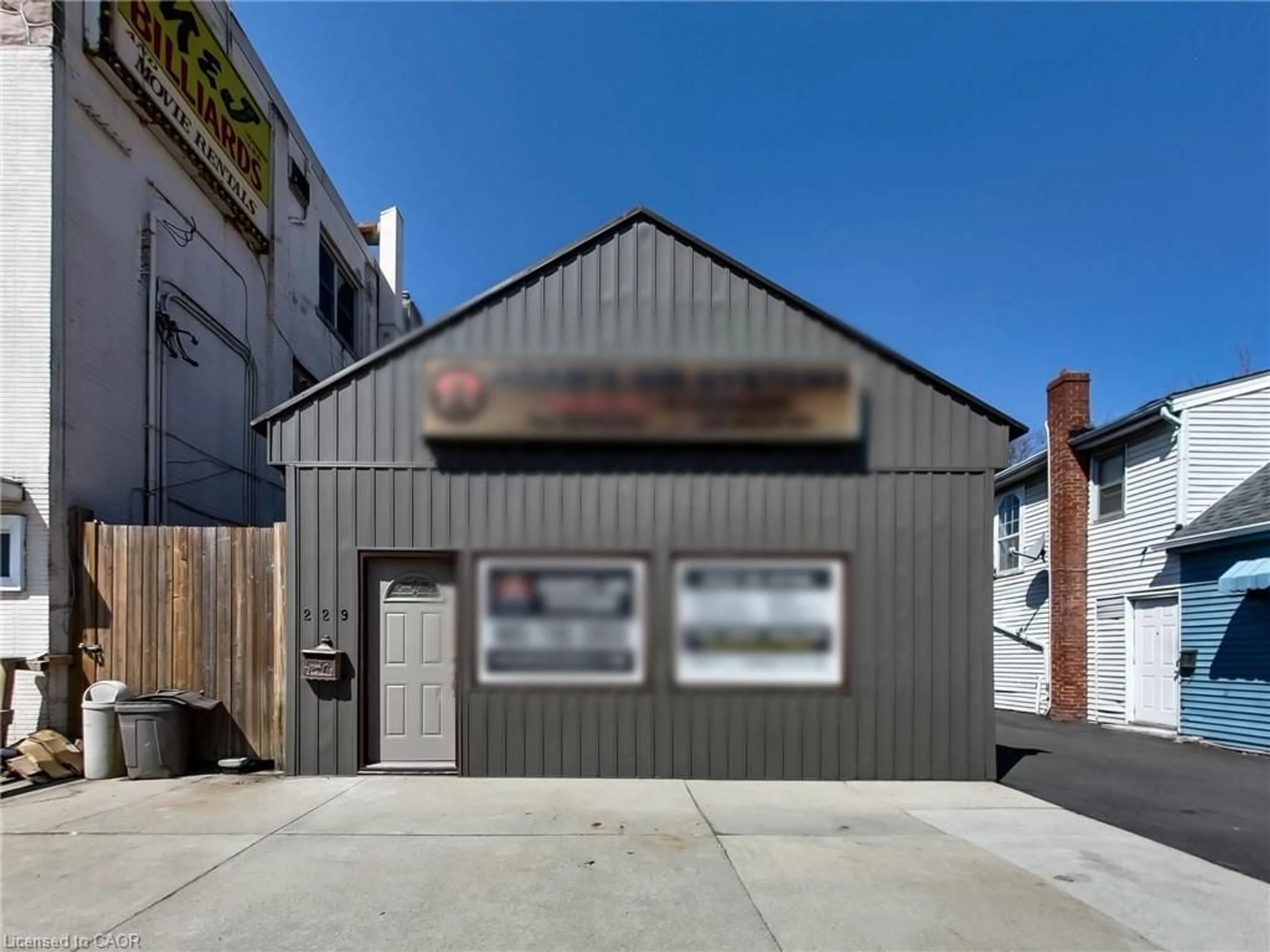 Indoor garage for 229 Parkdale Ave, Hamilton Ontario L8H 5X4