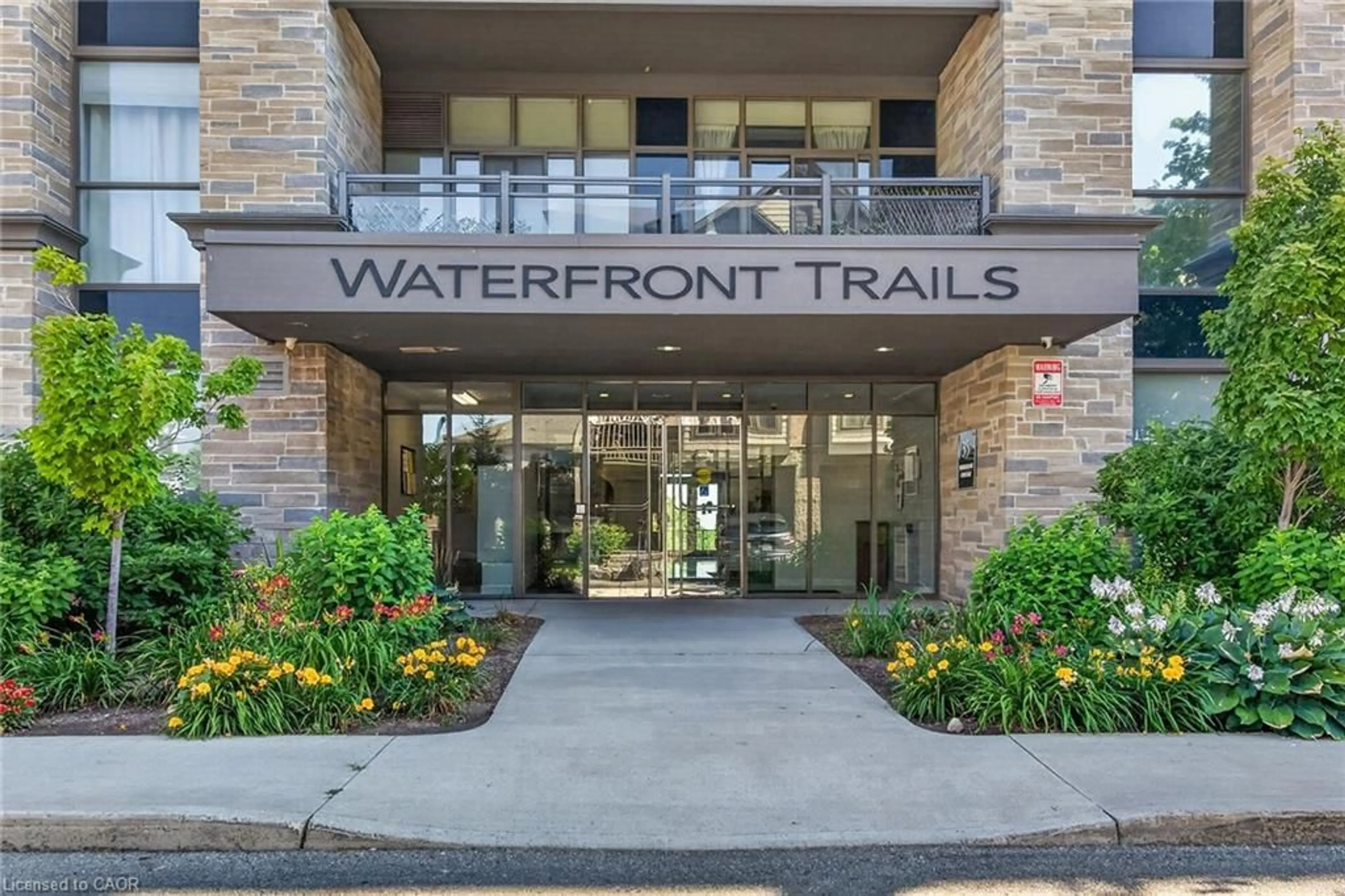 Indoor foyer for 35 Southshore Cres #122, Hamilton Ontario L8E 0J2