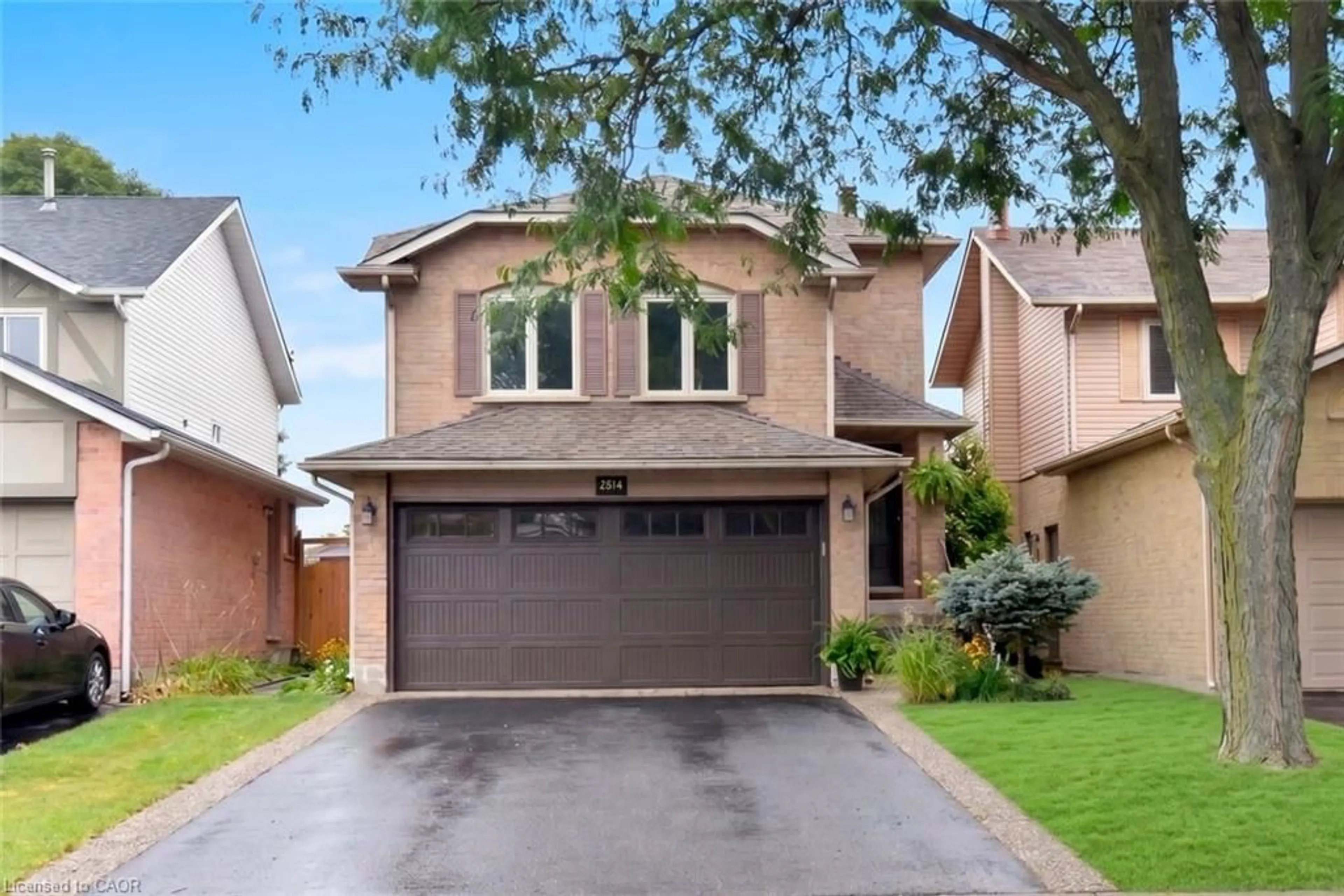 Home with vinyl exterior material, street for 130 Charing Dr, Hamilton Ontario L8W 3B1
