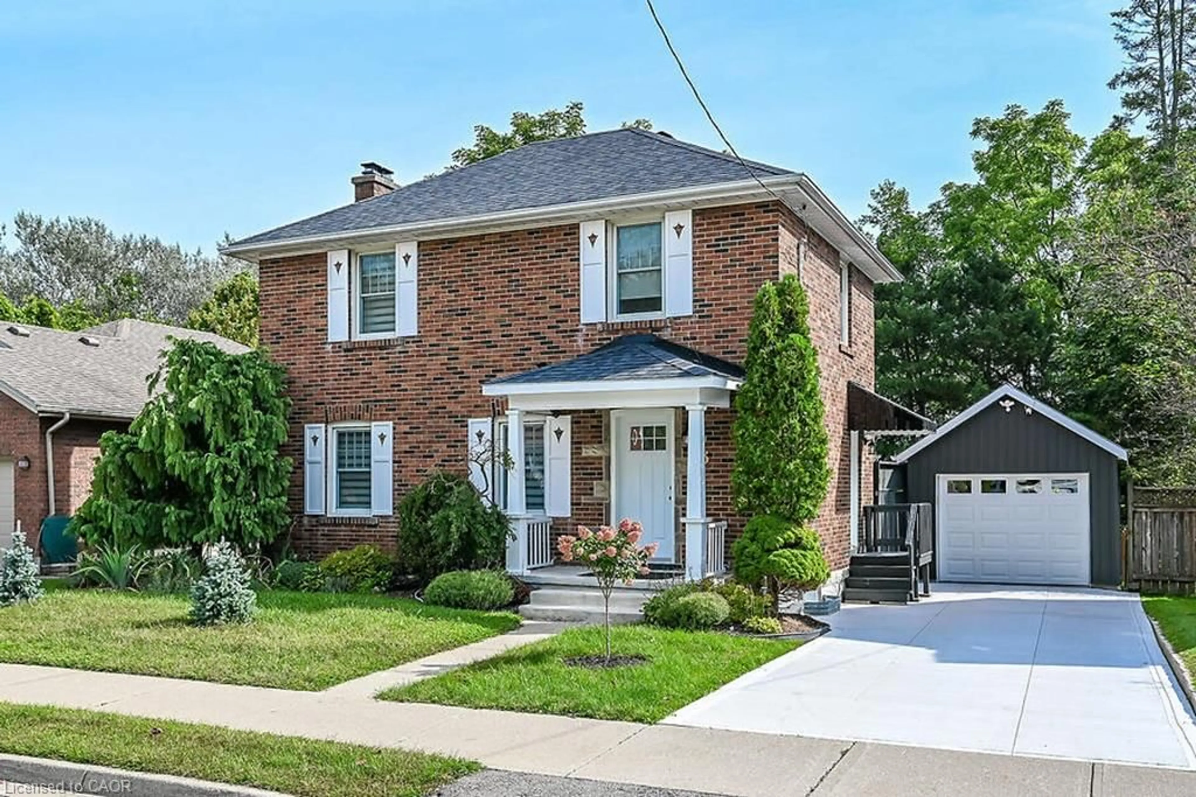 Home with brick exterior material, street for 33 Bellevue Ave, Simcoe Ontario N3Y 4B6