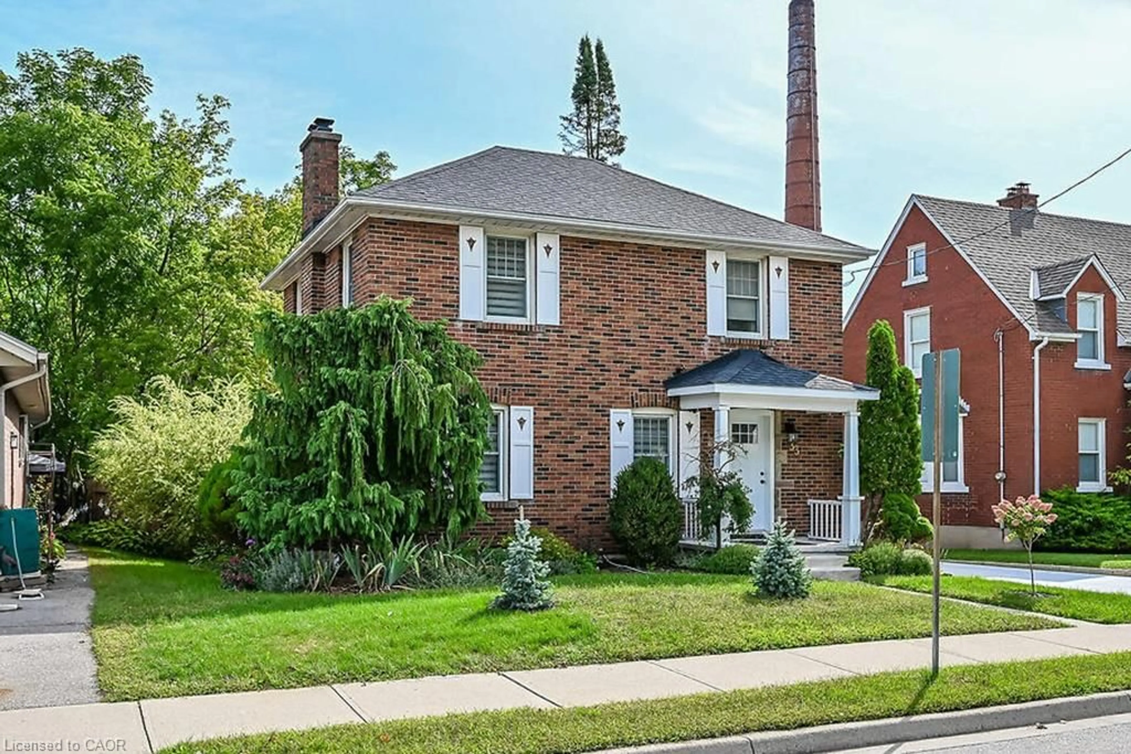 Home with brick exterior material, street for 33 Bellevue Ave, Simcoe Ontario N3Y 4B6