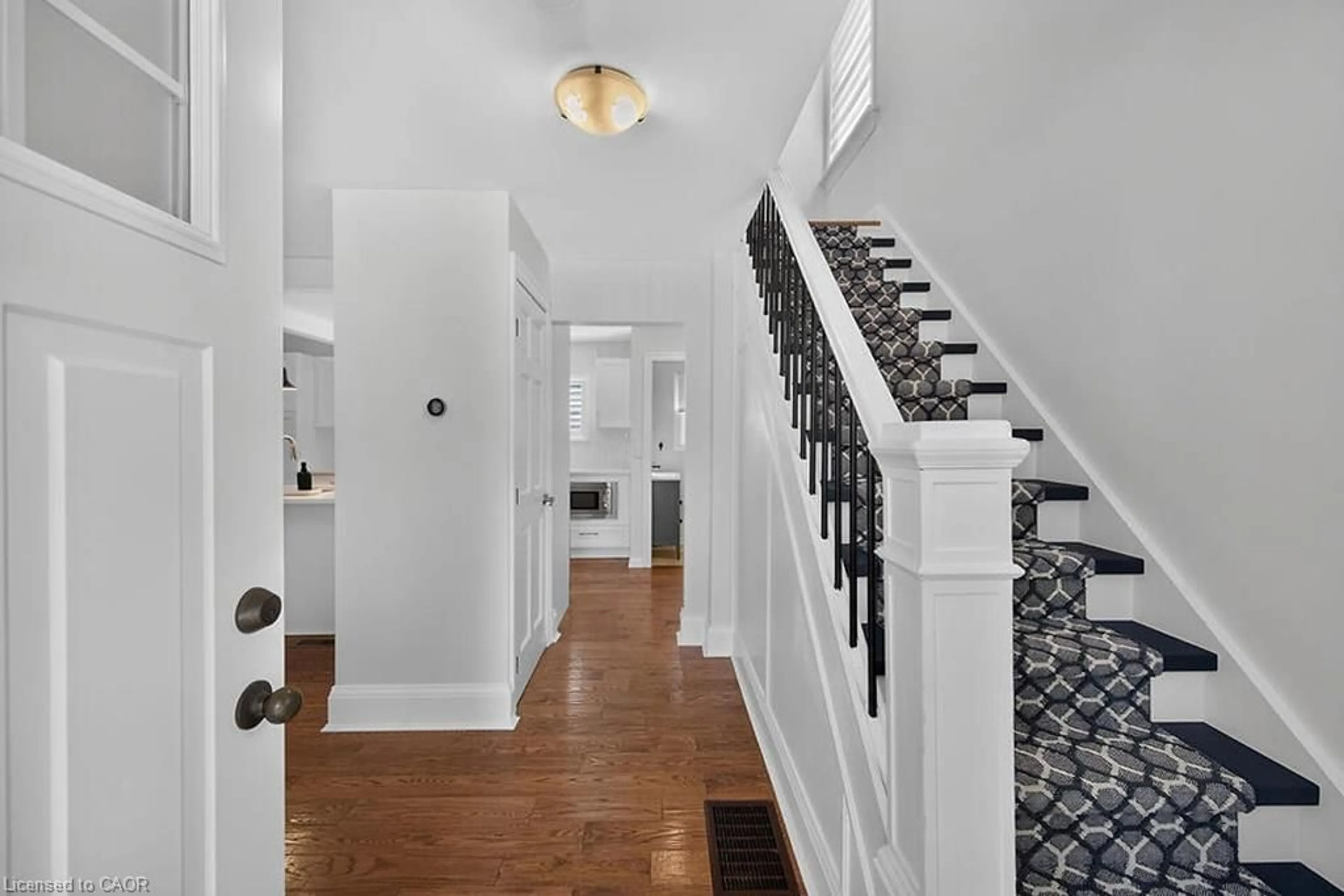 Indoor entryway for 33 Bellevue Ave, Simcoe Ontario N3Y 4B6