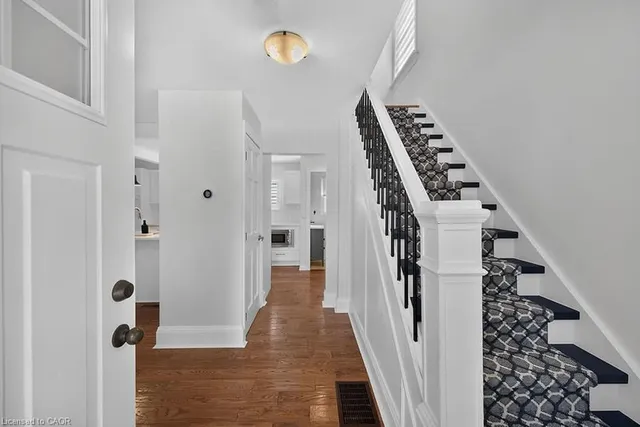 33 Bellevue Ave, Simcoe 4