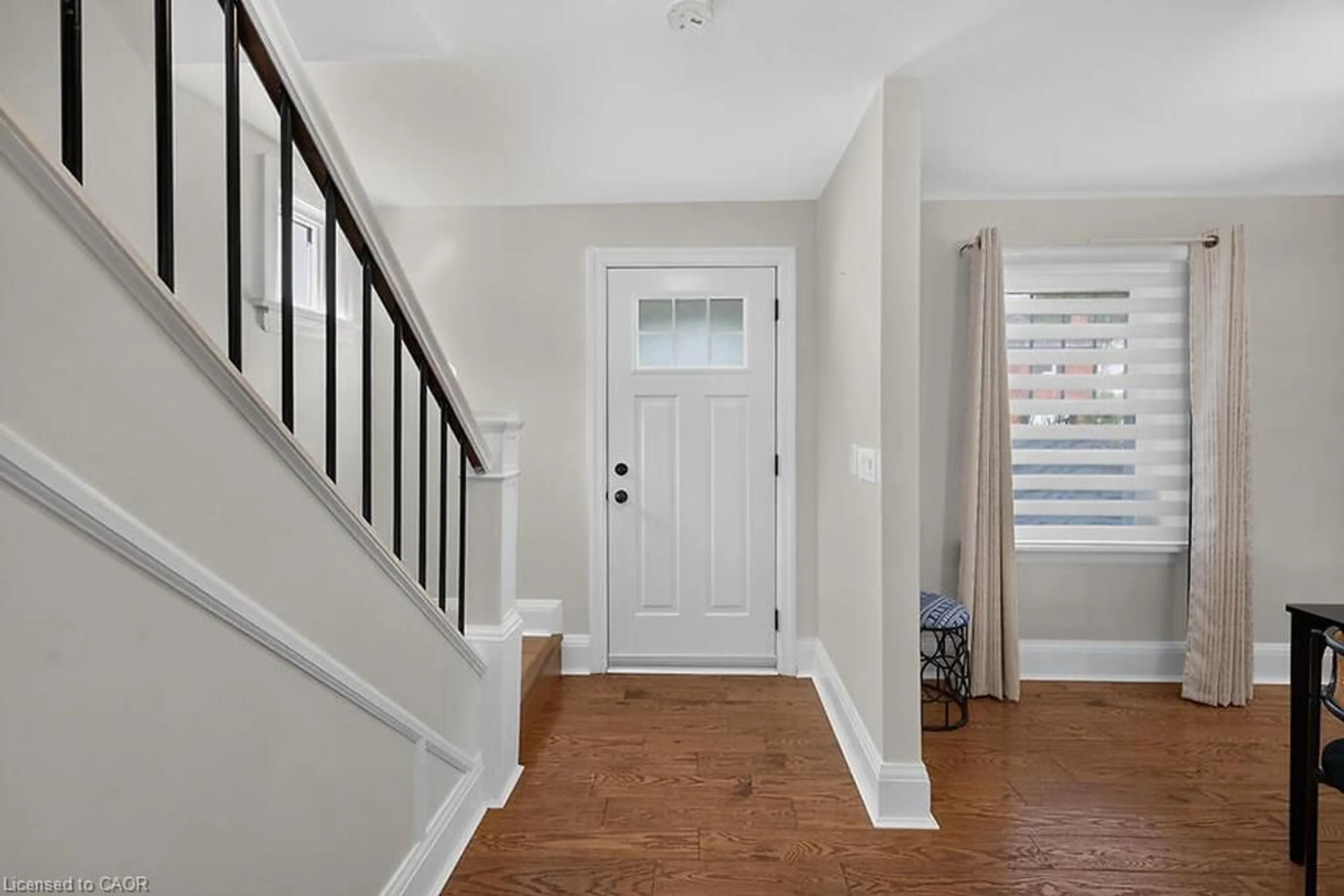 Indoor entryway for 33 Bellevue Ave, Simcoe Ontario N3Y 4B6