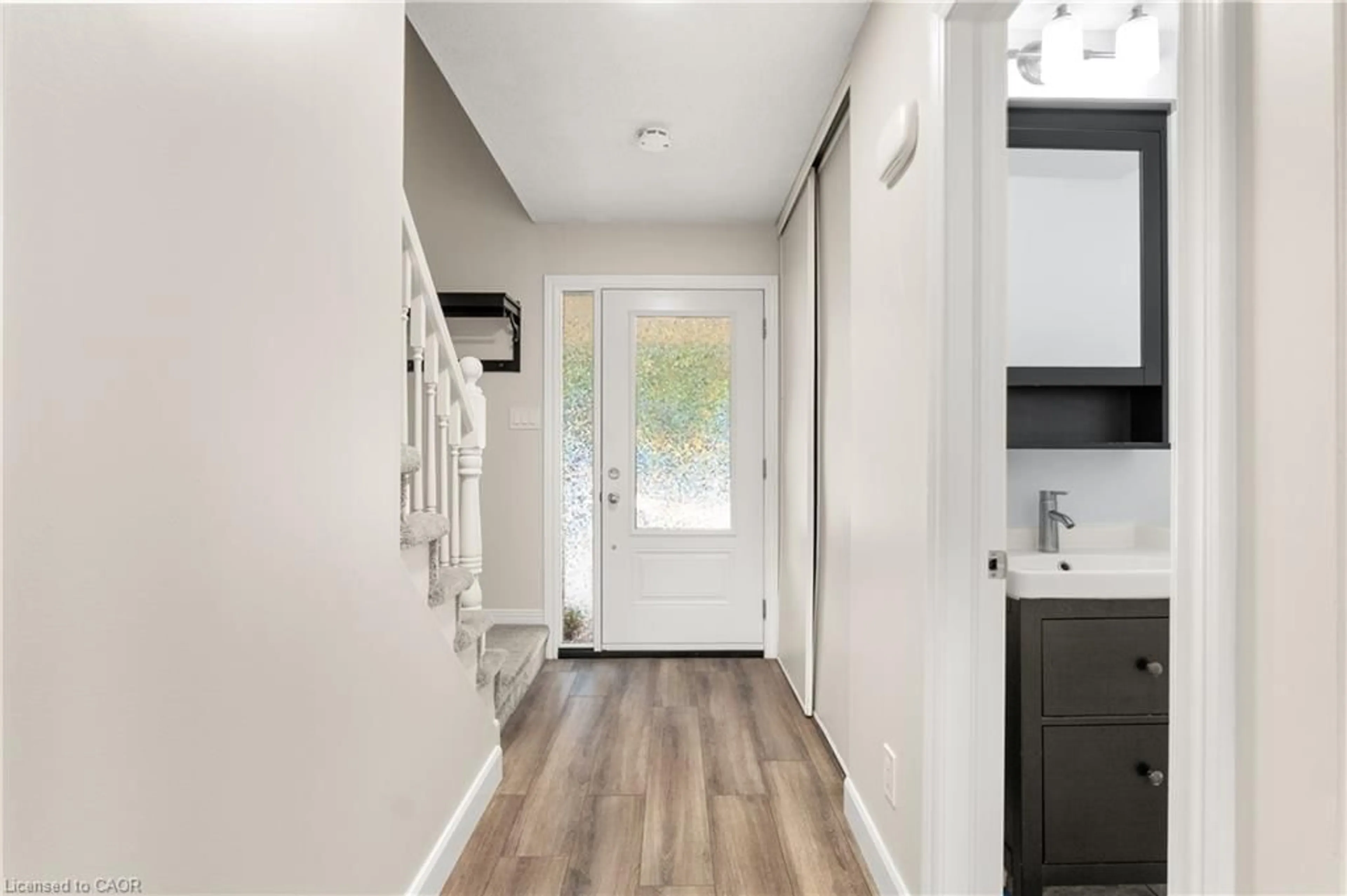 Indoor entryway for 647 Pinerow Cres #A, Waterloo Ontario N2T 2K5
