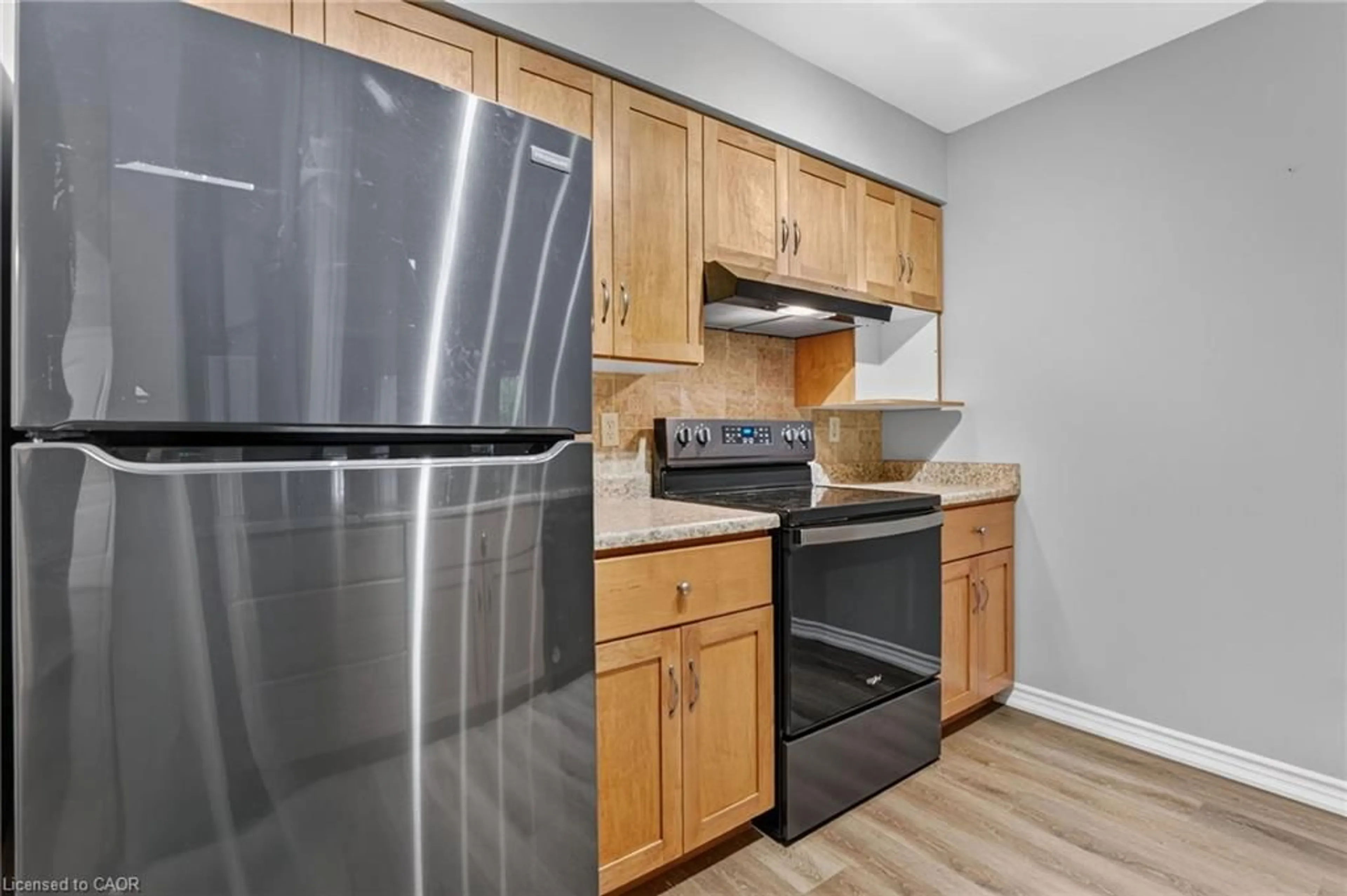 Standard kitchen, wood/laminate floor for 317 Lock St #113, Dunnville Ontario N1A 0A1
