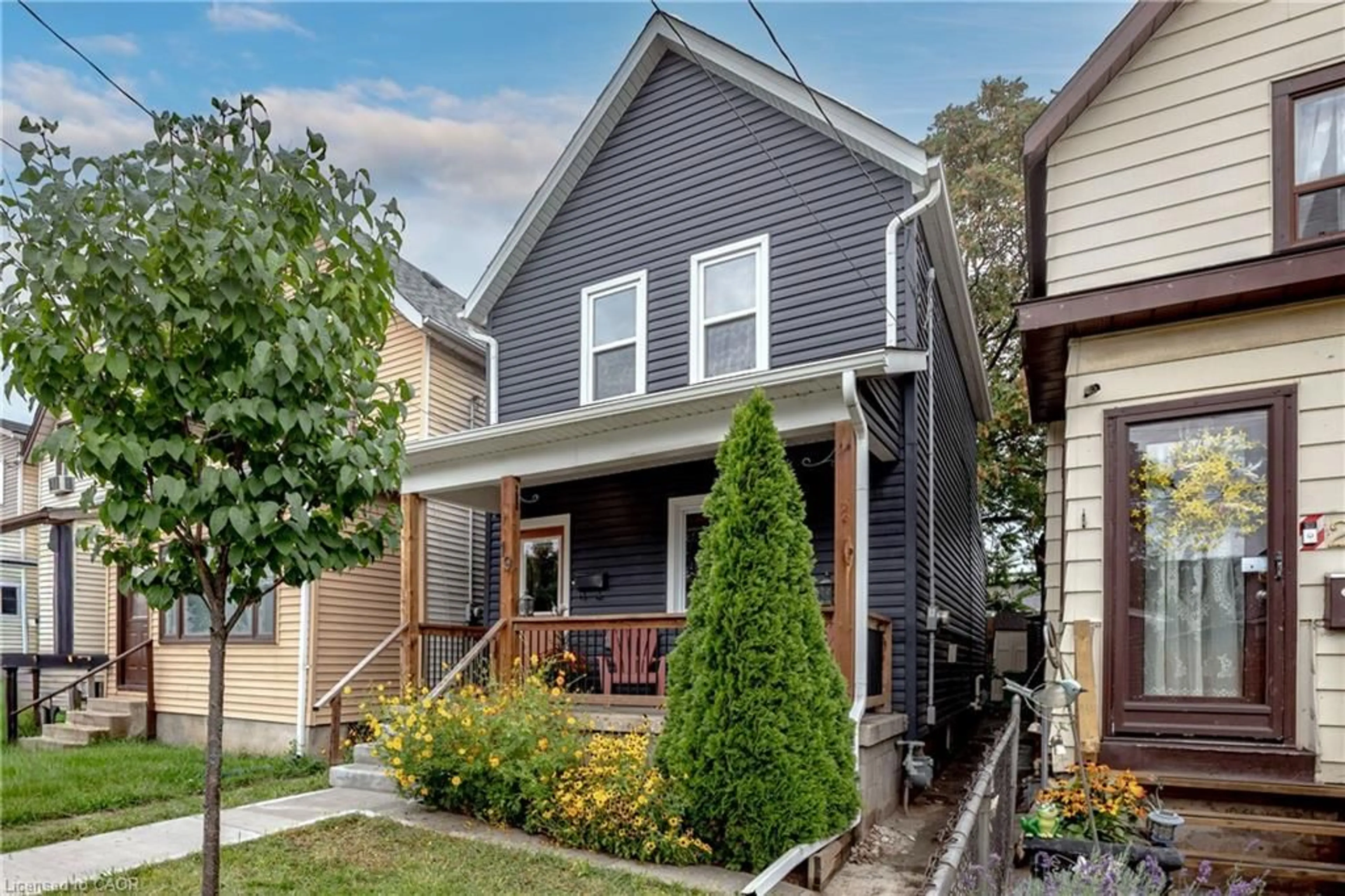Home with vinyl exterior material, street for 19 Land St, Hamilton Ontario L8L 4L1