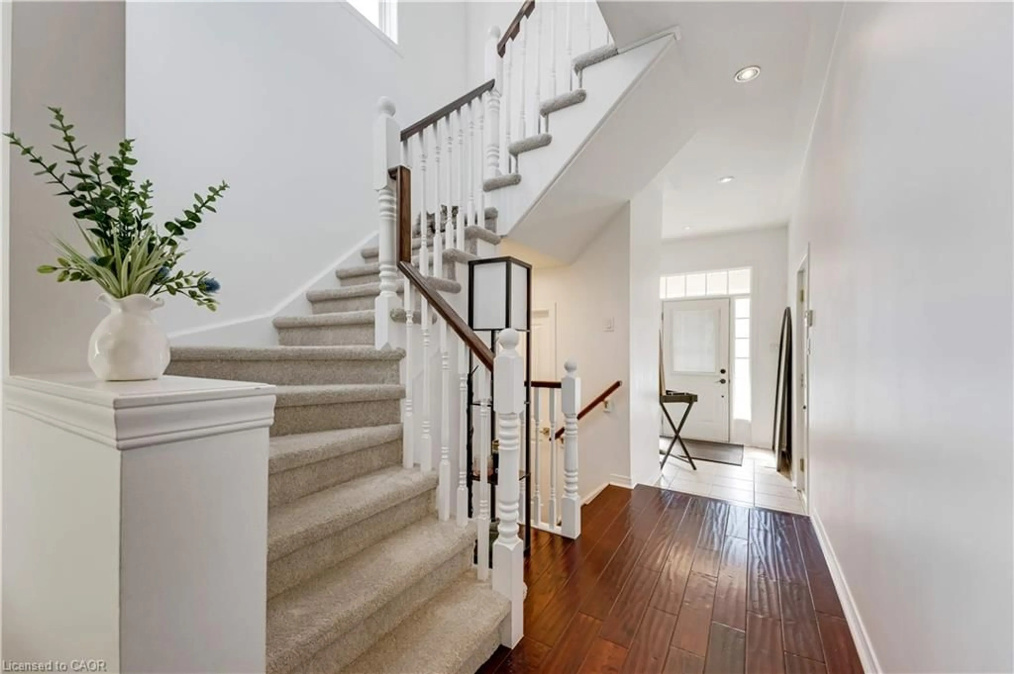 Stairs for 28 Doon Mills Dr #10, Kitchener Ontario N2P 2W9