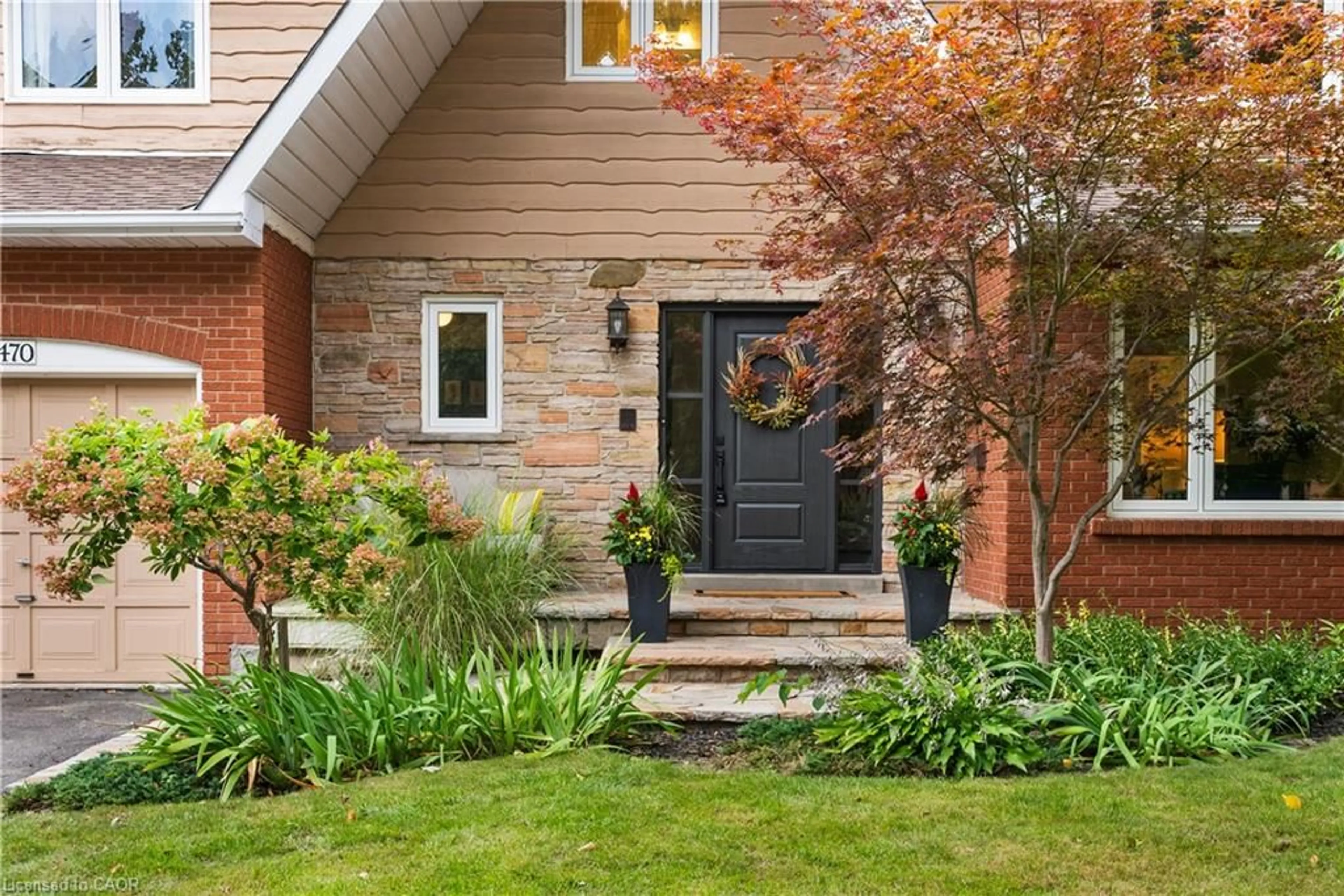 Home with brick exterior material, street for 470 Carlton Dr, Oakville Ontario L6J 5X3