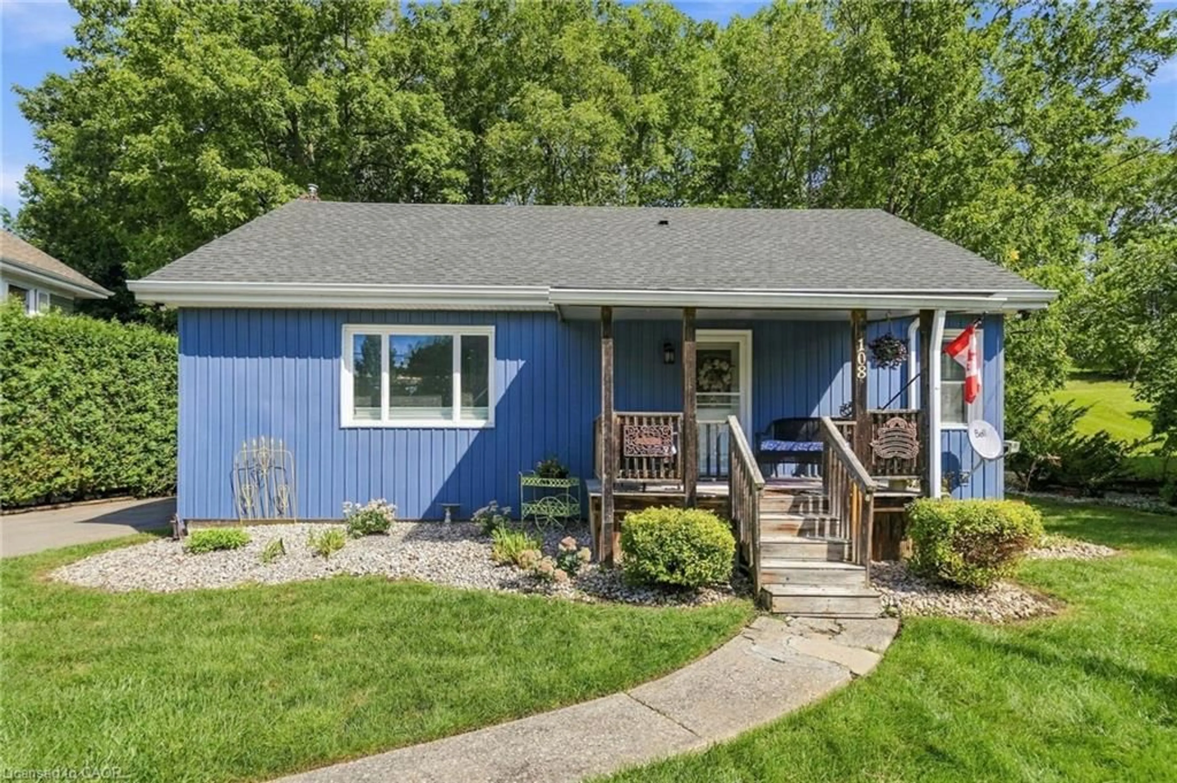 Home with vinyl exterior material, street for 108 Sutherland St, Caledonia Ontario N3W 1C6