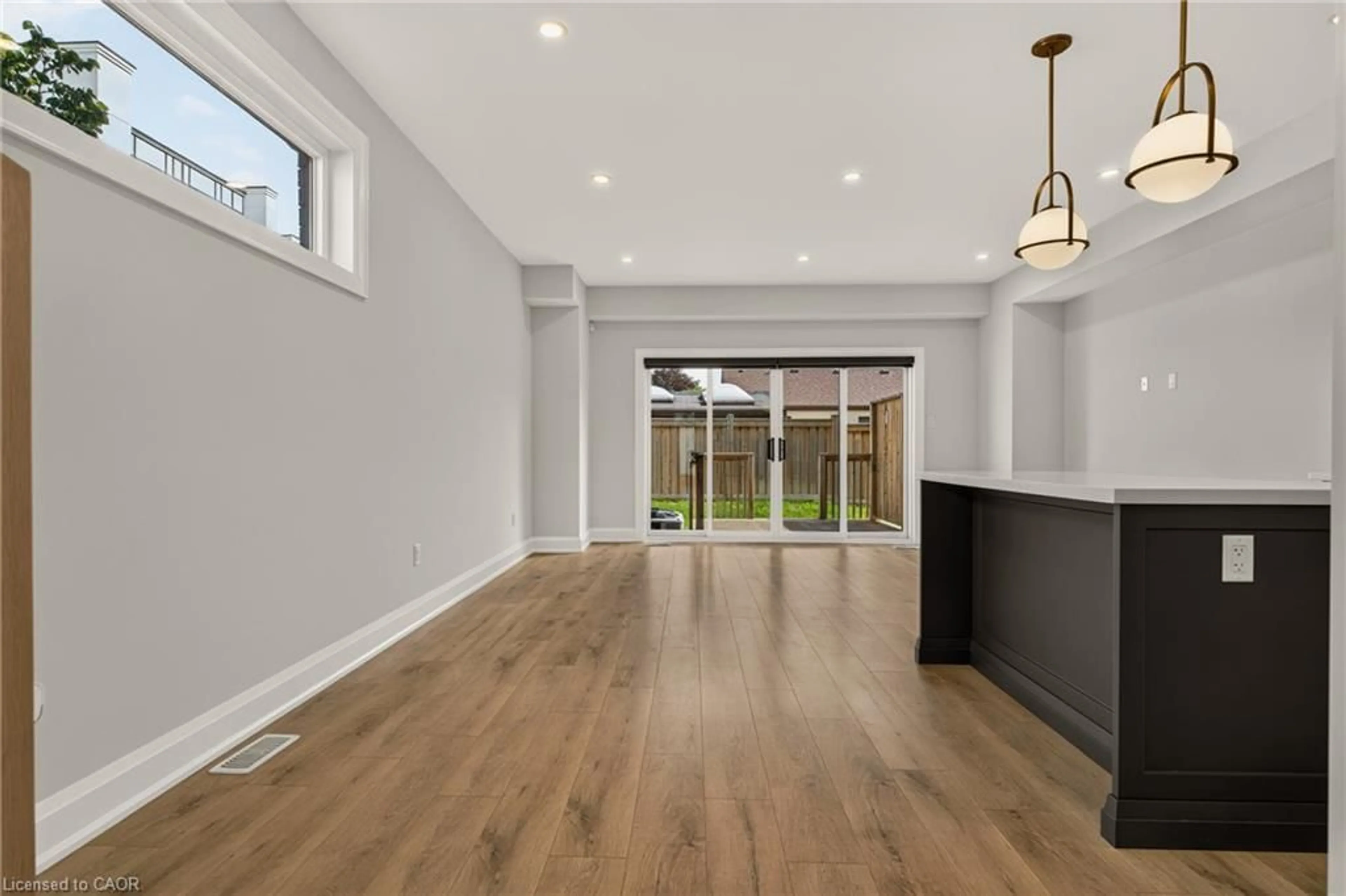 Unknown for 118 Springvalley Cres, Hamilton Ontario L9C 0E4