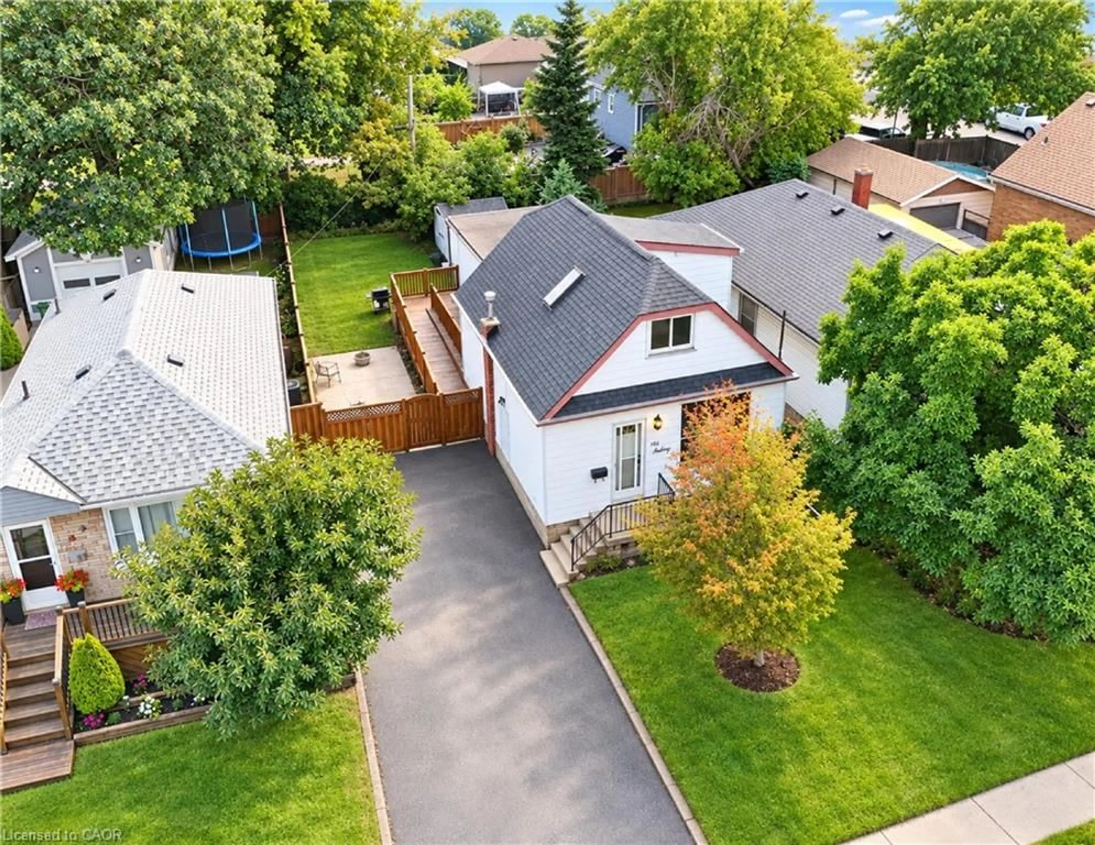 A pic from outside/outdoor area/front of a property/back of a property/a pic from drone, street for 660 Burgess Ave, Hamilton Ontario L8H 6J1