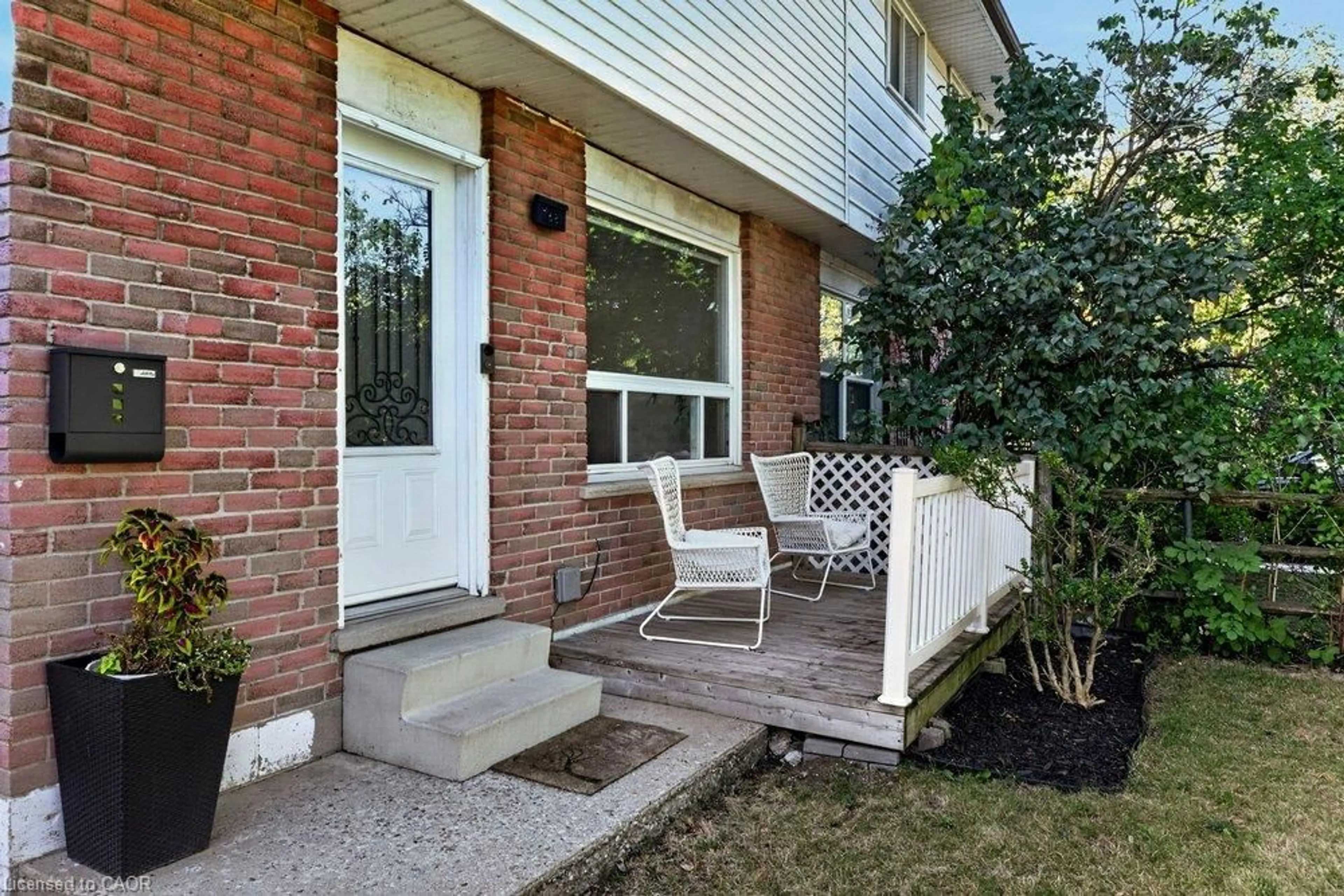 Patio, street for 168 Berkindale Dr, Hamilton Ontario L8E 1M5