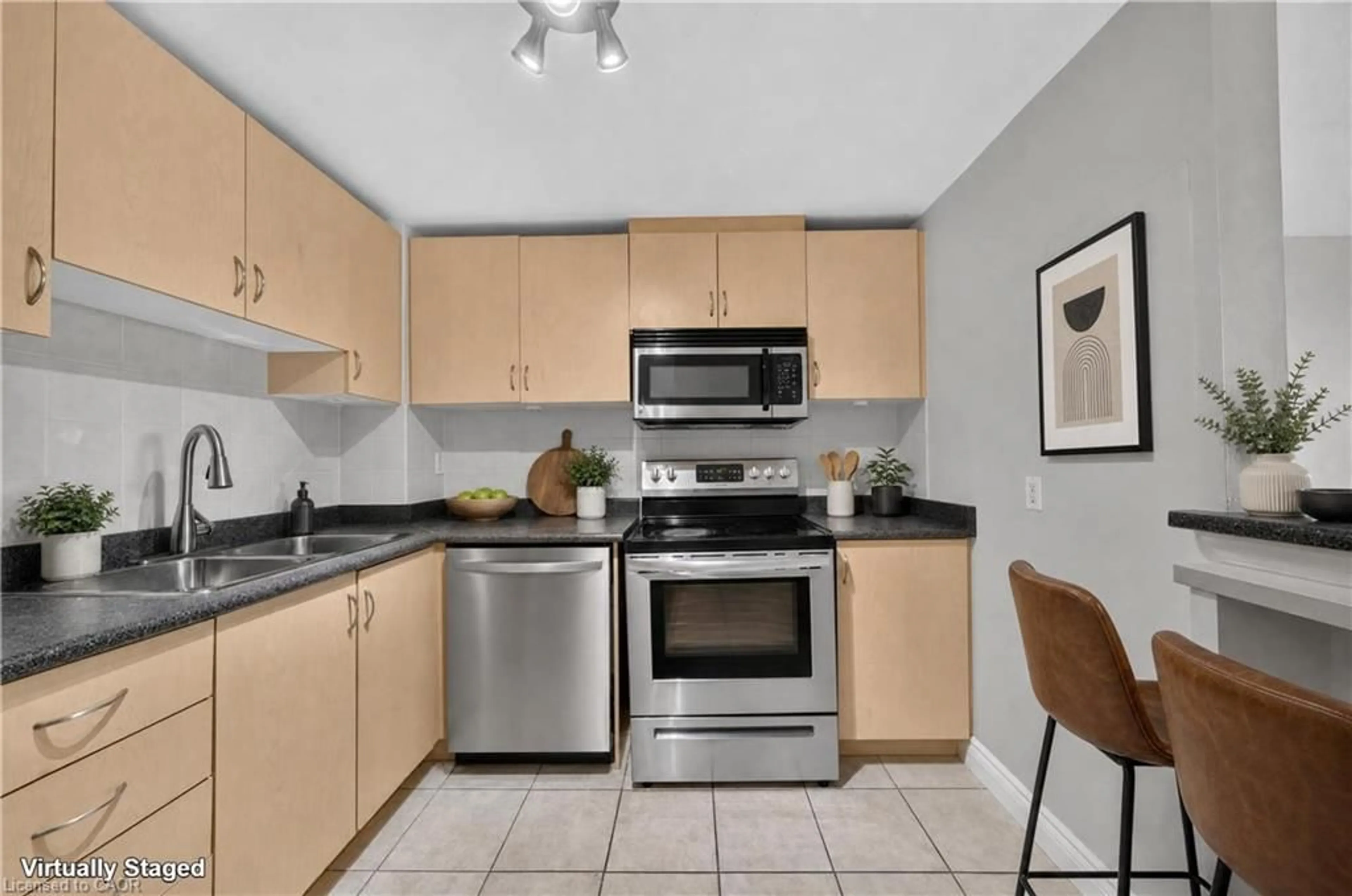 Standard kitchen, ceramic/tile floor for 6720 Glen Erin Dr #404, Mississauga Ontario L5N 3K8
