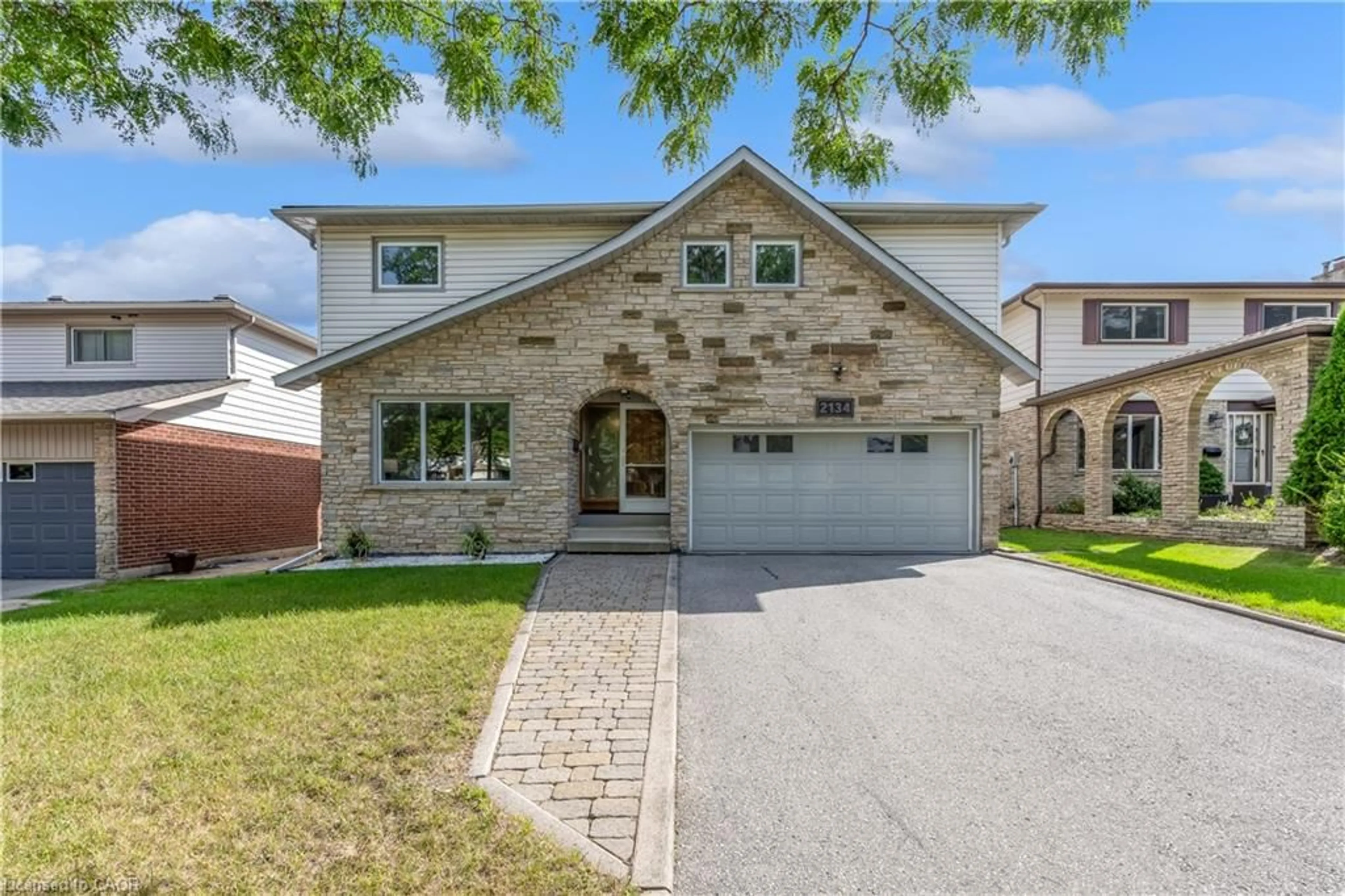 Home with brick exterior material, street for 2134 Cartier Cres, Burlington Ontario L7P 2Z5