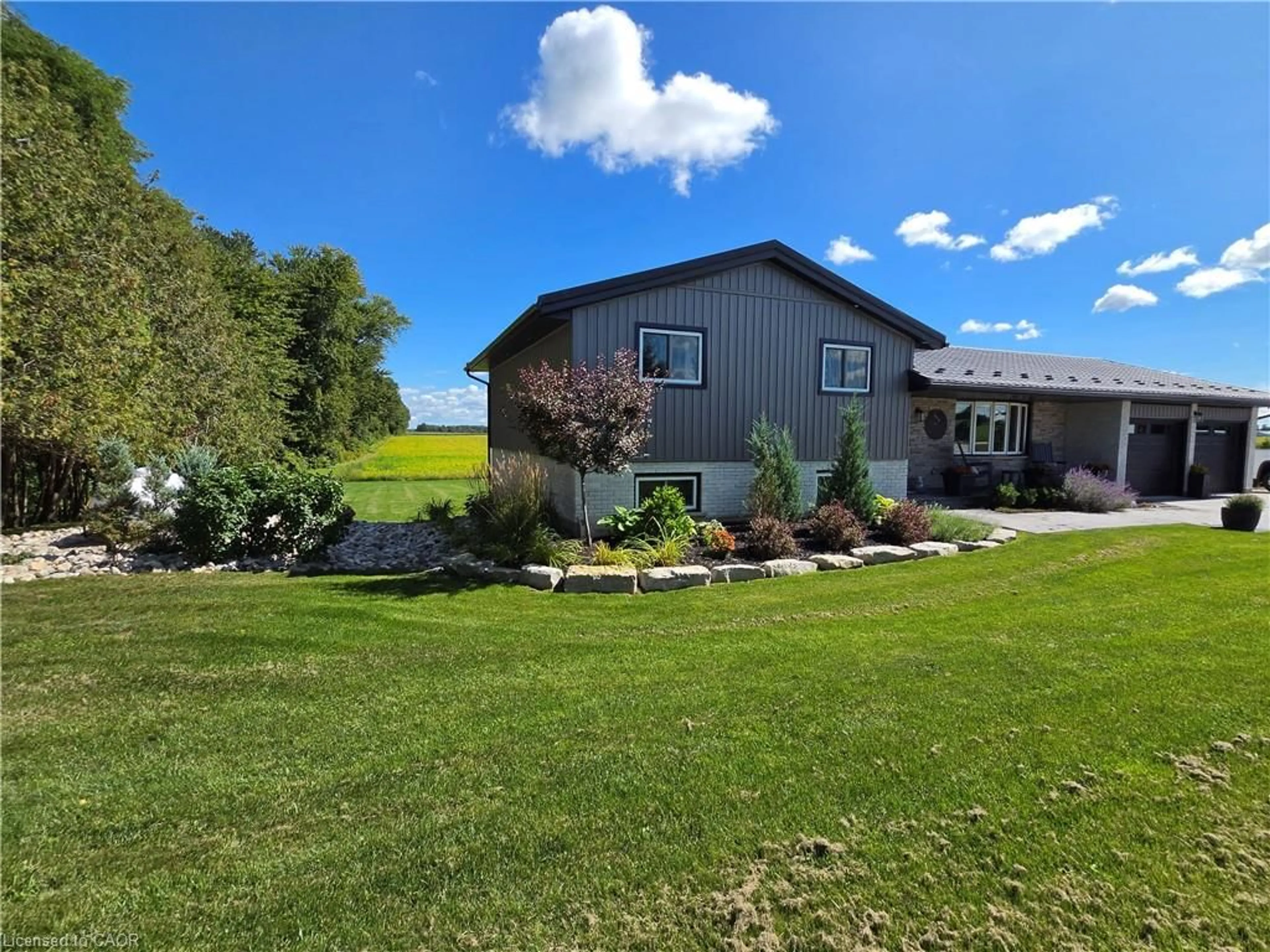 A pic from outside/outdoor area/front of a property/back of a property/a pic from drone, unknown for 895522 Oxford Rd 3 Rd, Princeton Ontario N0J 1V0