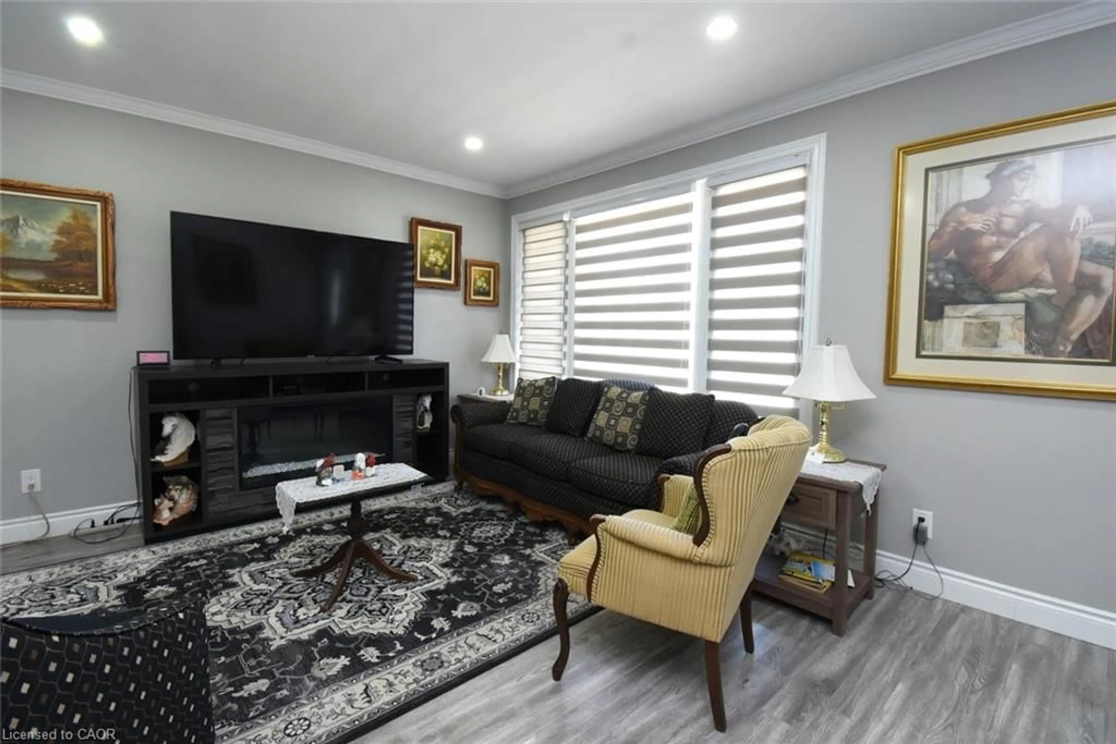Living room with furniture, unknown for 185 Rosslyn Ave, Hamilton Ontario L8L 7P8