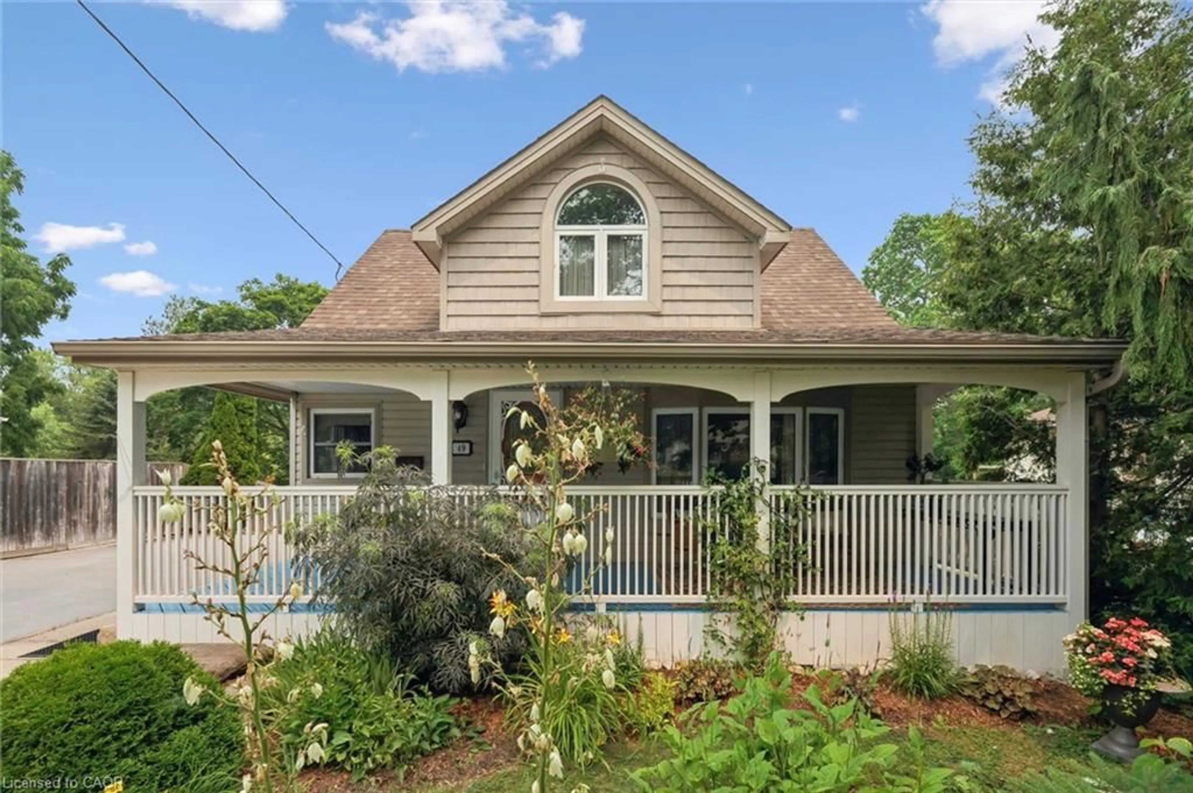 Home with vinyl exterior material, water/lake/river/ocean view for 49 Edgehill Dr, Guelph Ontario N1H 5E3