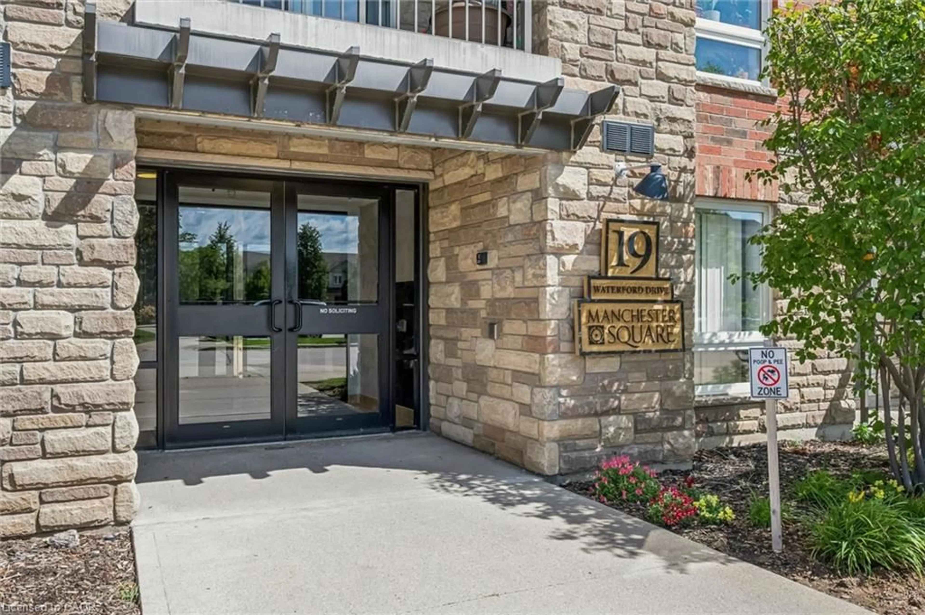 Indoor foyer for 19 Waterford Dr #214, Guelph Ontario N1L 0G8