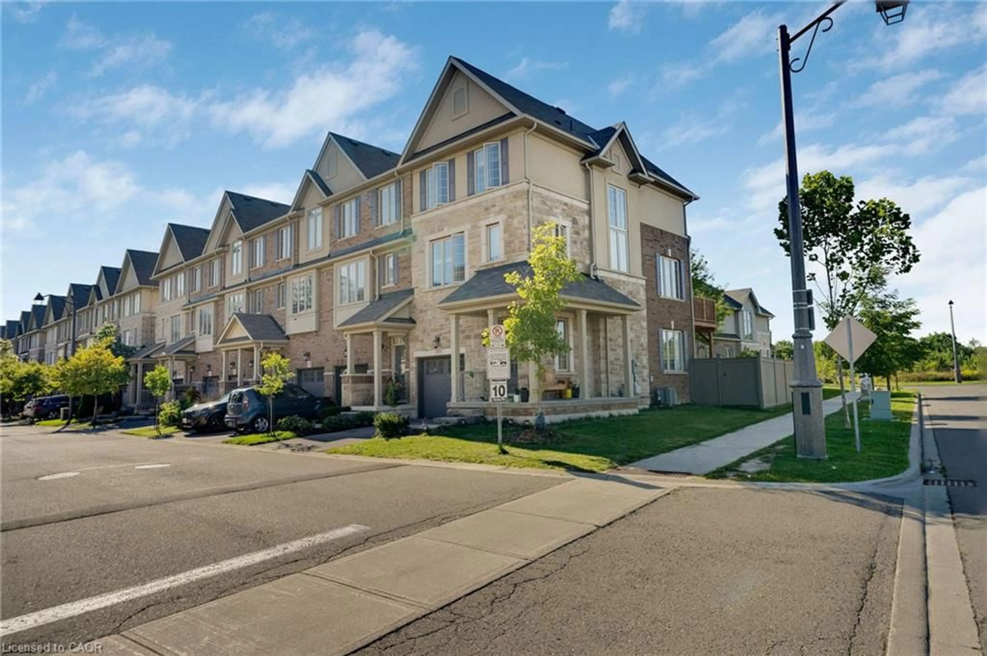 Patio, street for 411 Hardwick Common, Oakville Ontario L6H 0P8