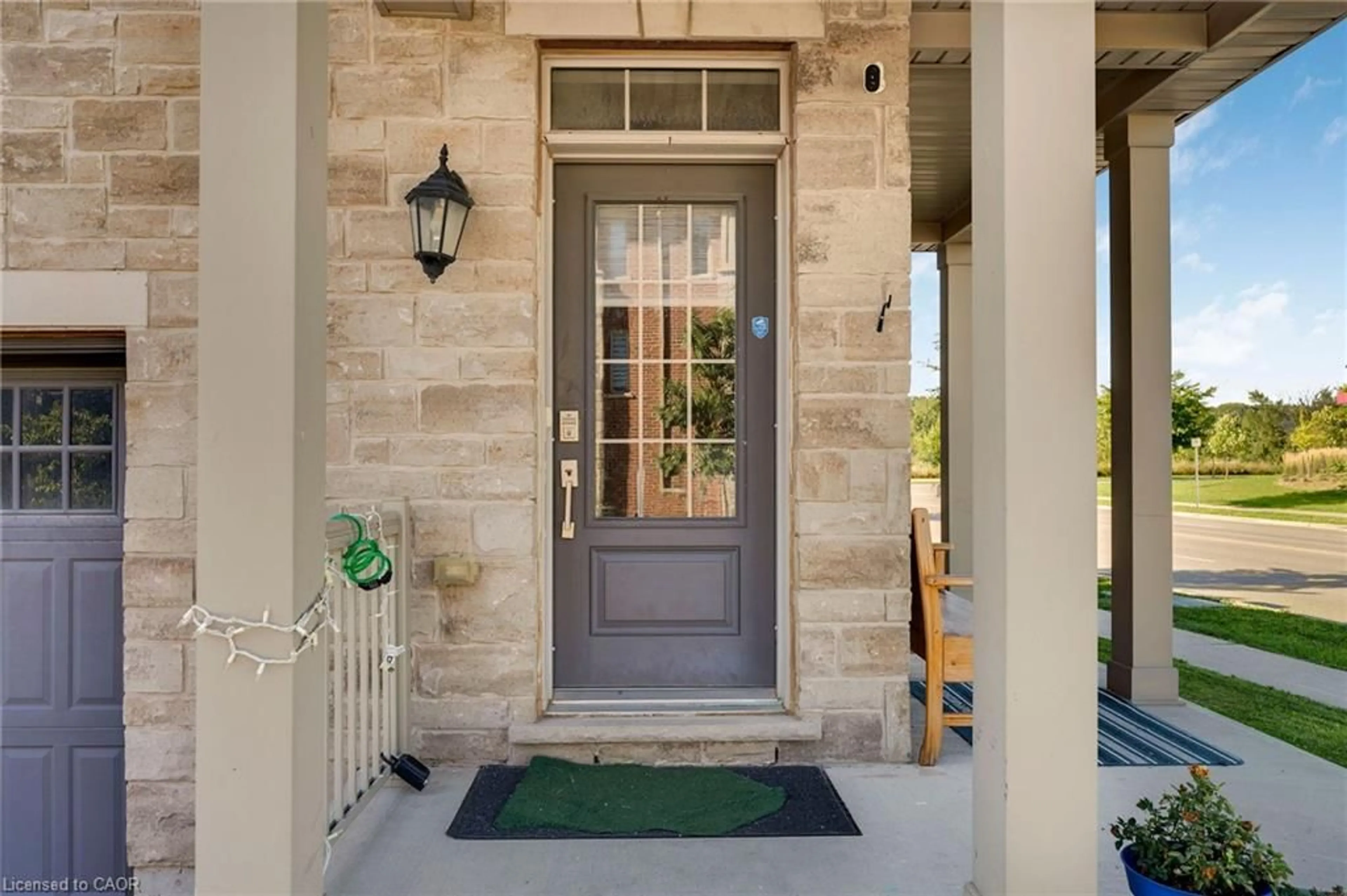 Indoor entryway for 411 Hardwick Common, Oakville Ontario L6H 0P8