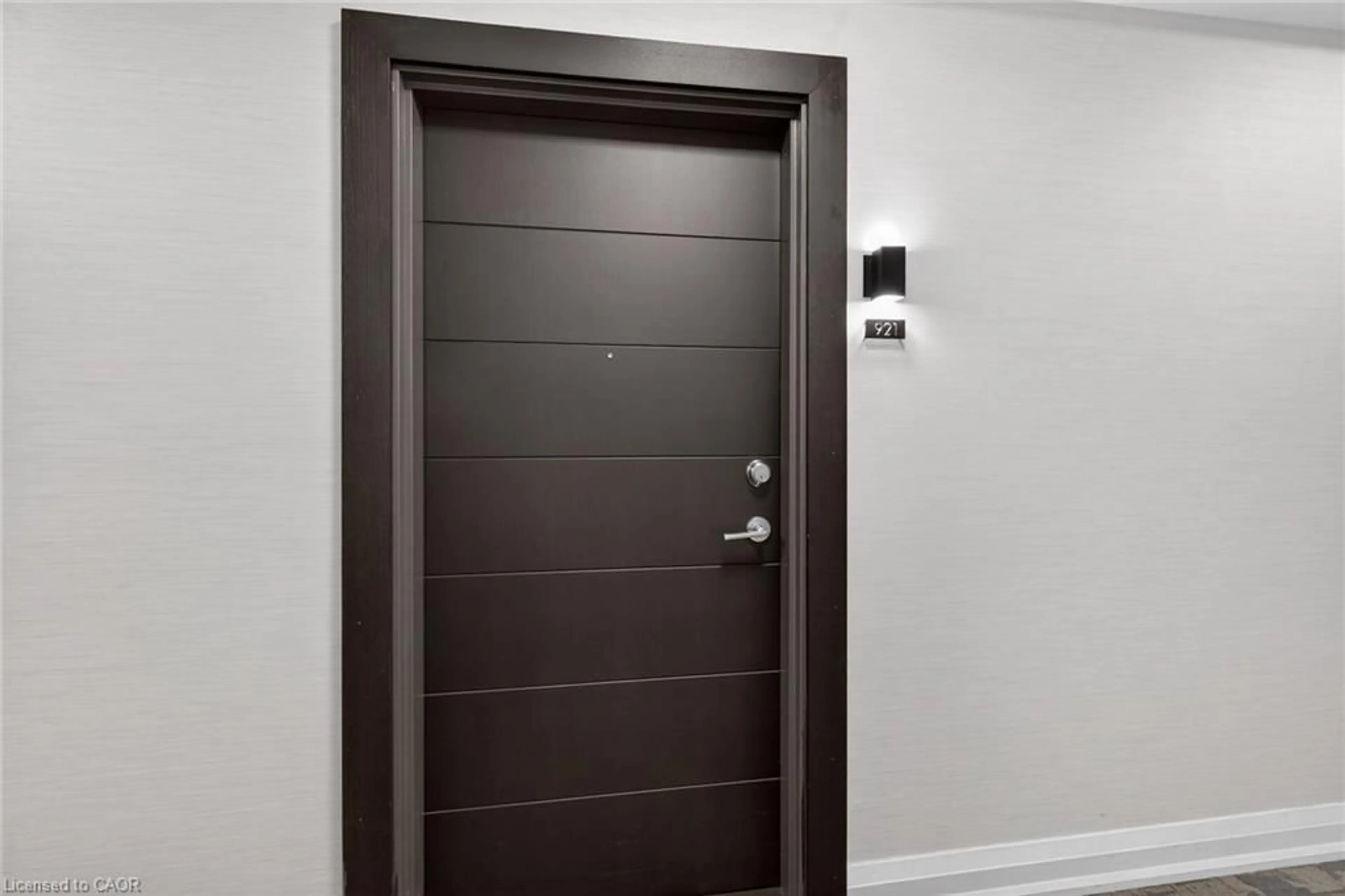 Indoor entryway for 212 King William St #921, Hamilton Ontario L8R 0A7