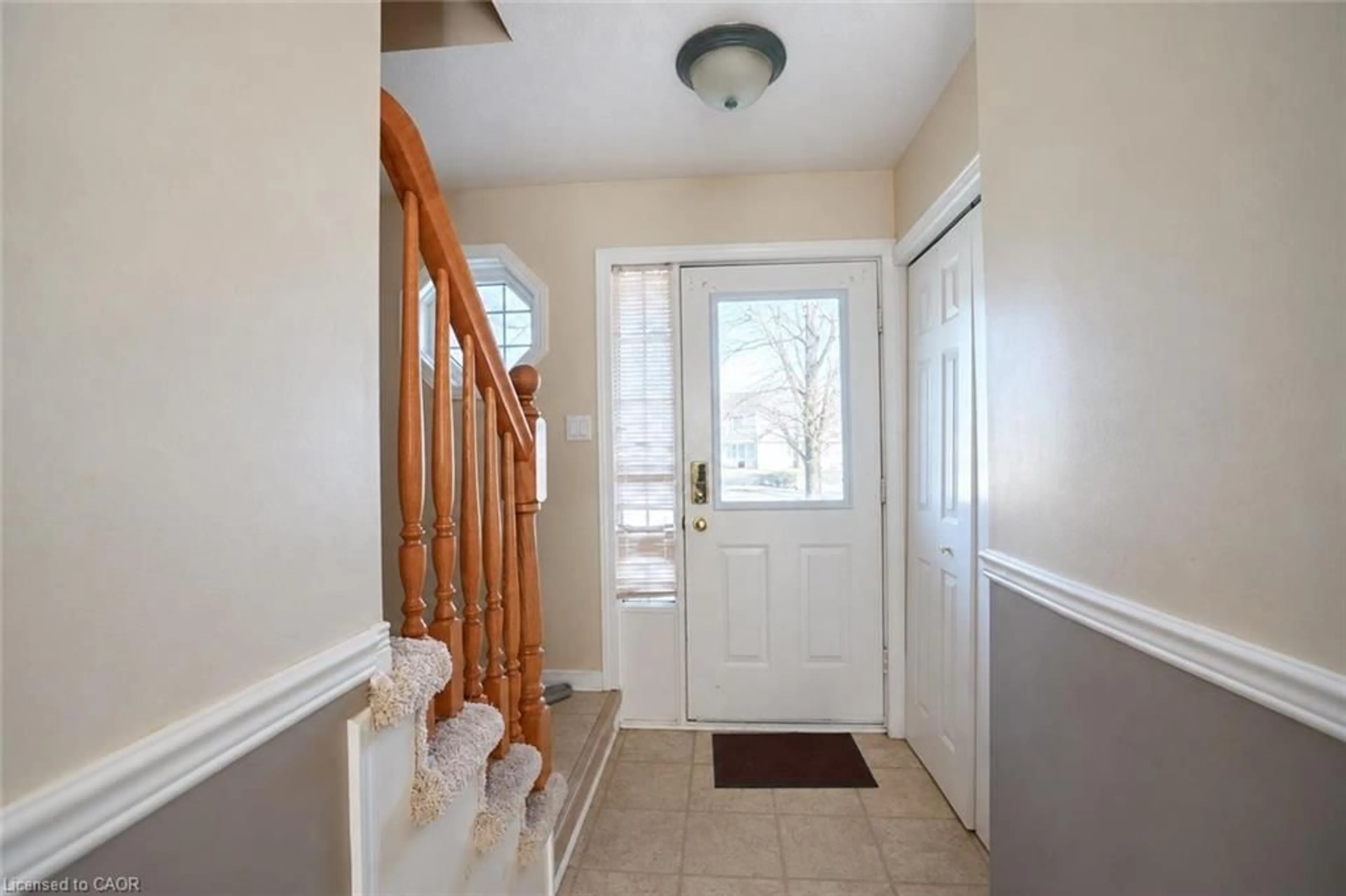 Indoor entryway for 95 Resurrection Dr, Kitchener Ontario N2N 3H3