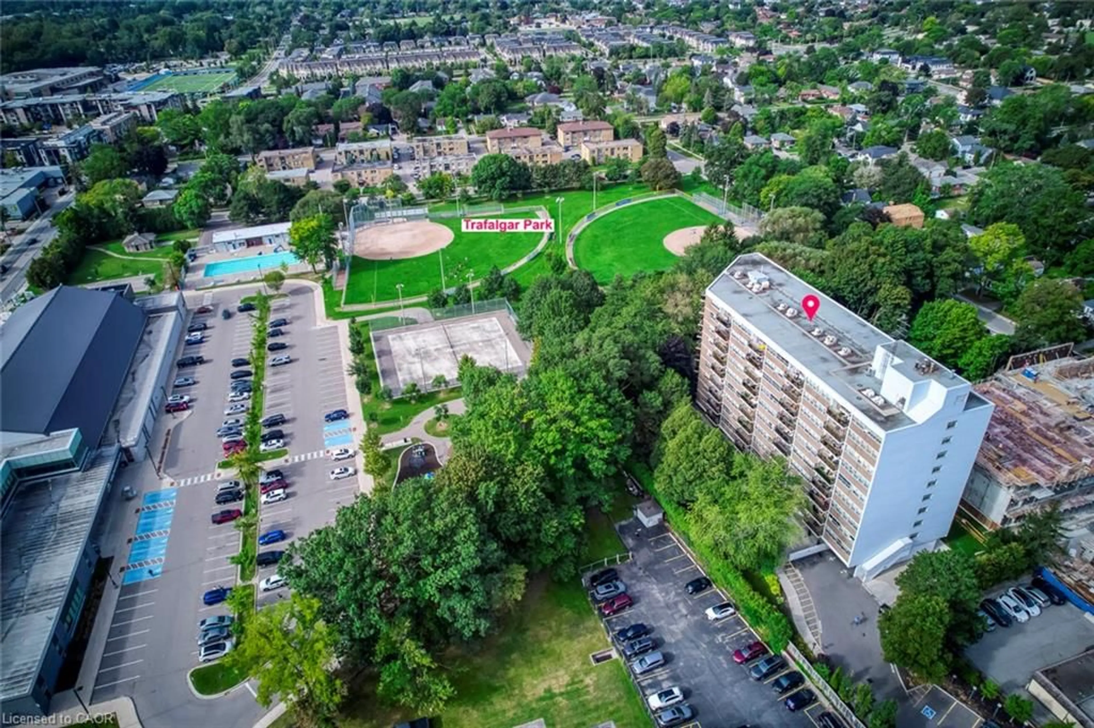 A pic from outside/outdoor area/front of a property/back of a property/a pic from drone, unknown for 212 Kerr St #906, Oakville Ontario L6K 3B1