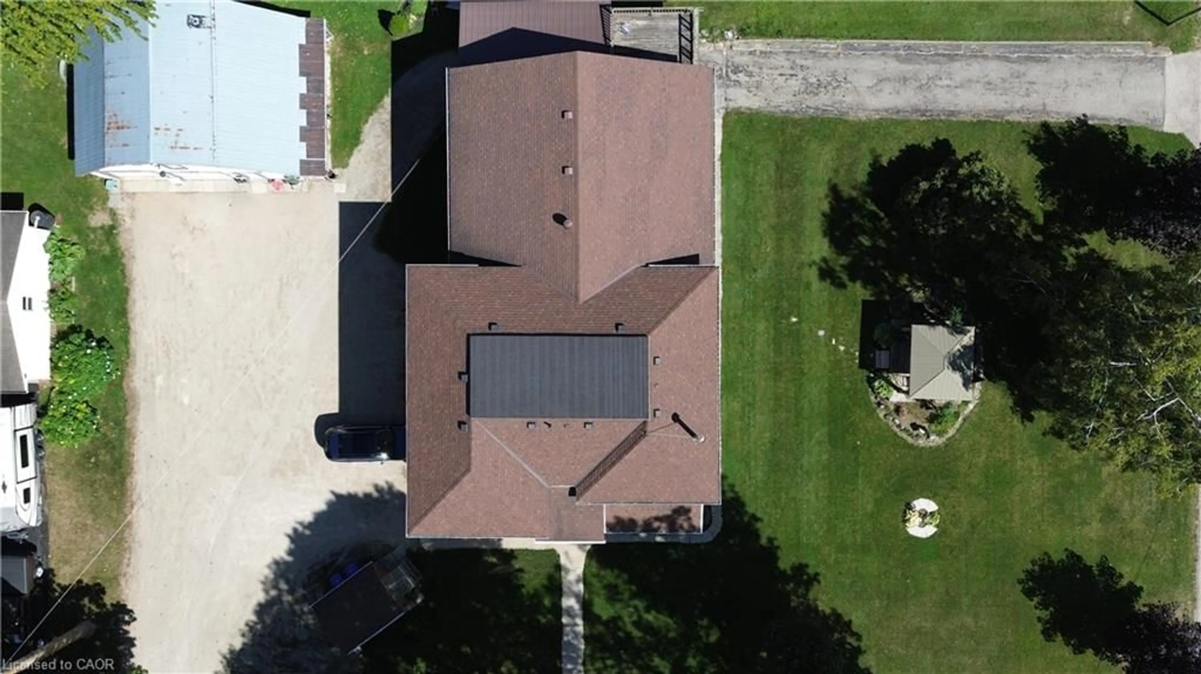 A pic from outside/outdoor area/front of a property/back of a property/a pic from drone, building for 163 John St, Harriston Ontario N0G 1Z0