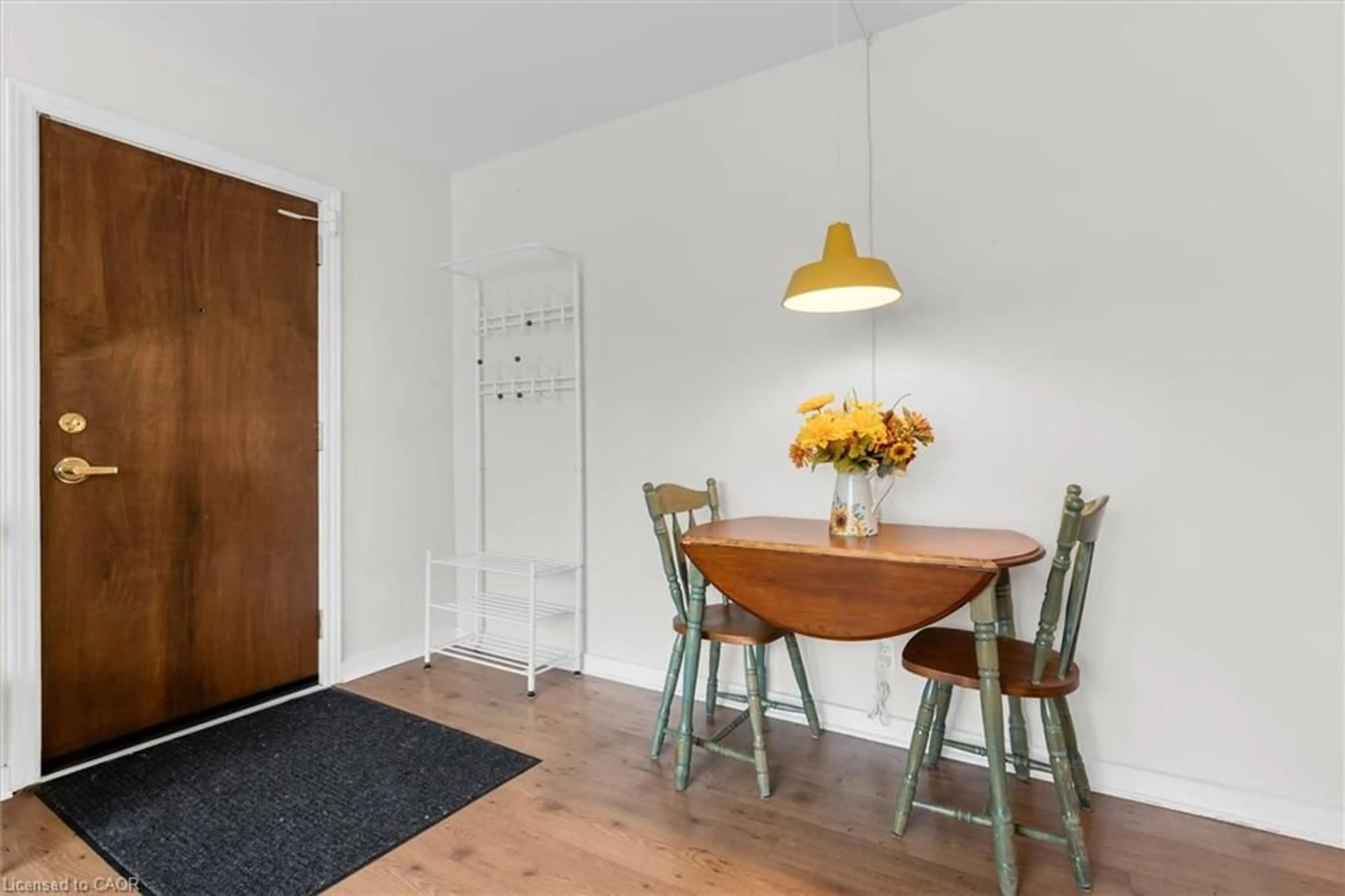 Dining room, wood/laminate floor for 4 Robinson St #14, Hamilton Ontario L8P 1Y5