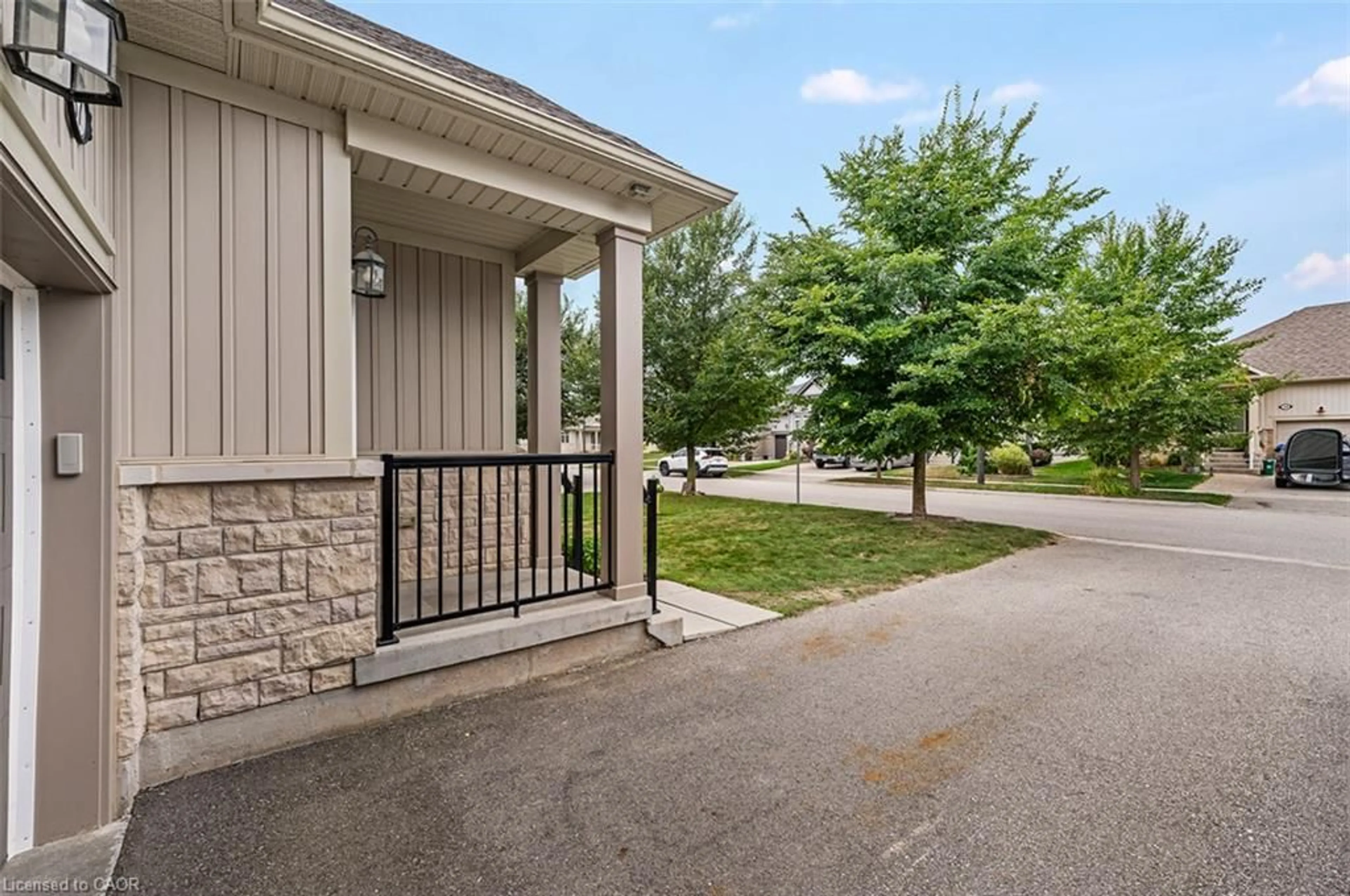 Patio, street for 37 Middleton Ave, Fergus Ontario N1M 0G4