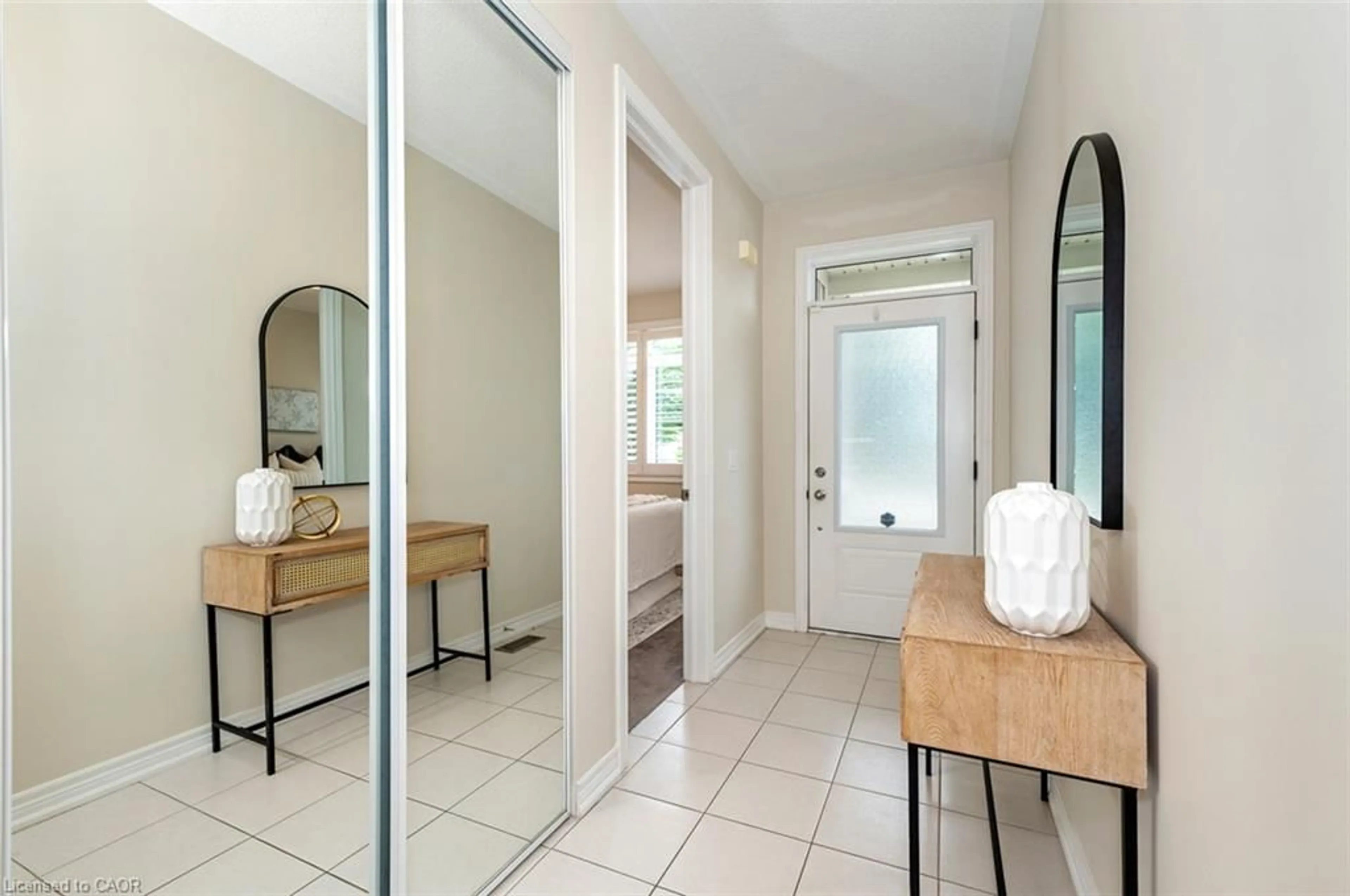 Indoor entryway for 37 Middleton Ave, Fergus Ontario N1M 0G4