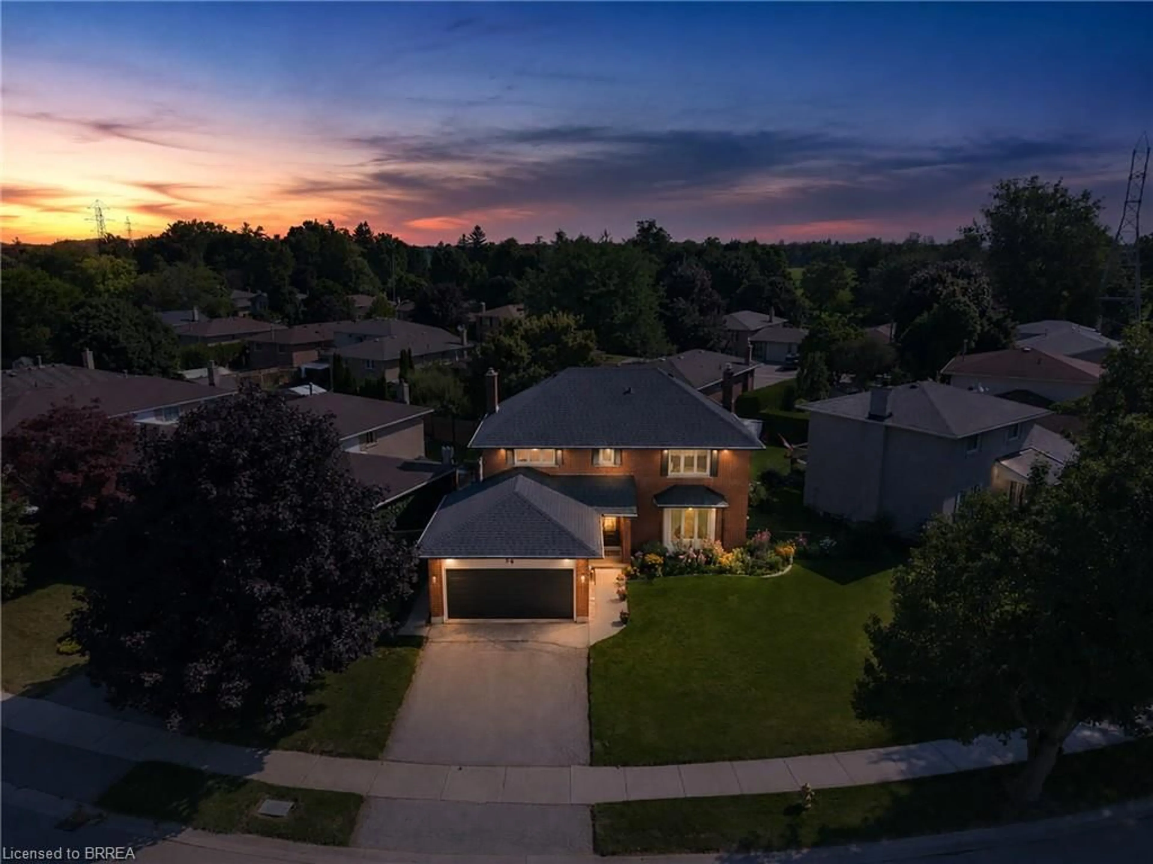 A pic from outside/outdoor area/front of a property/back of a property/a pic from drone, street for 54 Dante Cres, Brantford Ontario N3P 1B8