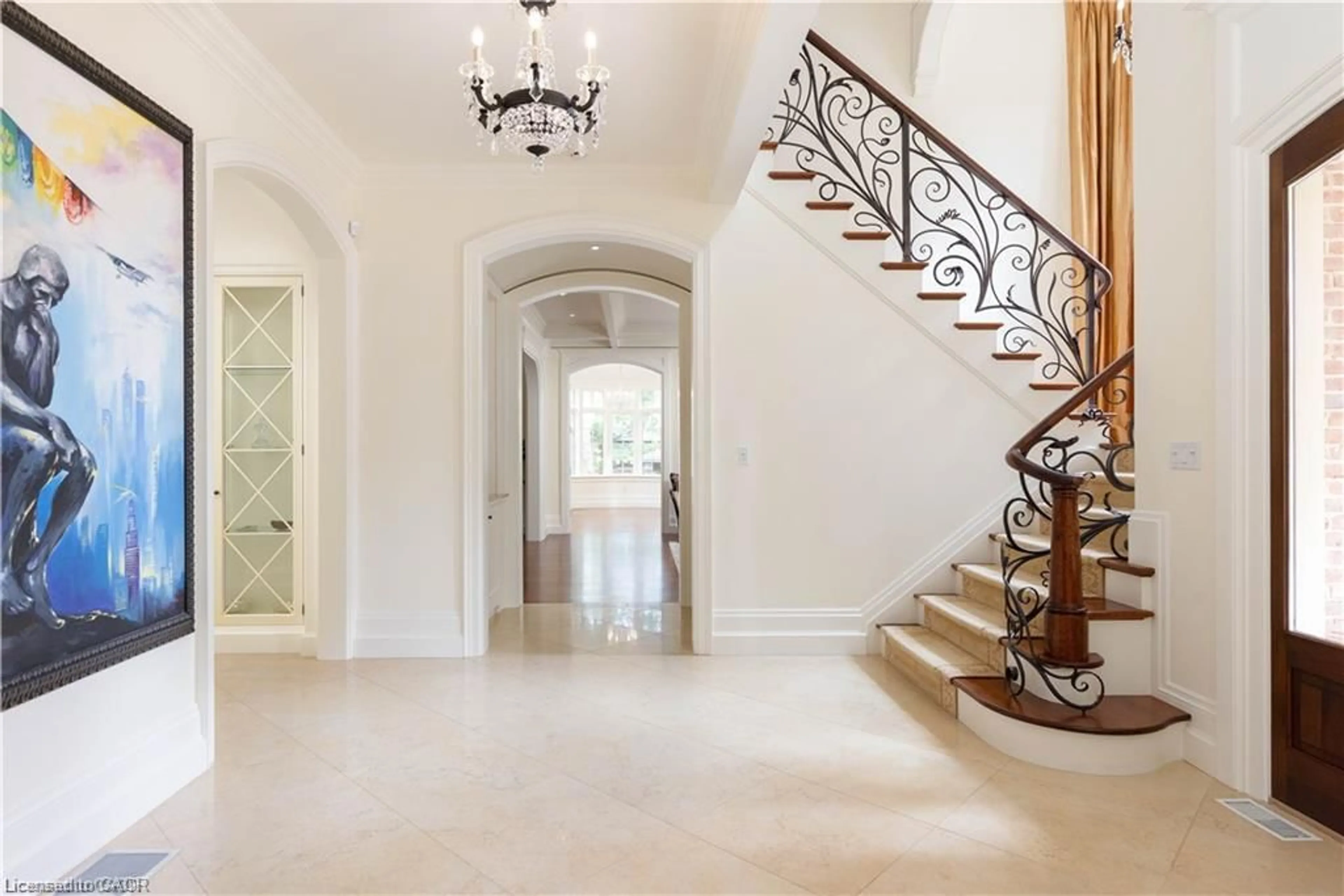 Indoor foyer for 1081 Argyle Dr, Oakville Ontario L6J 1A9