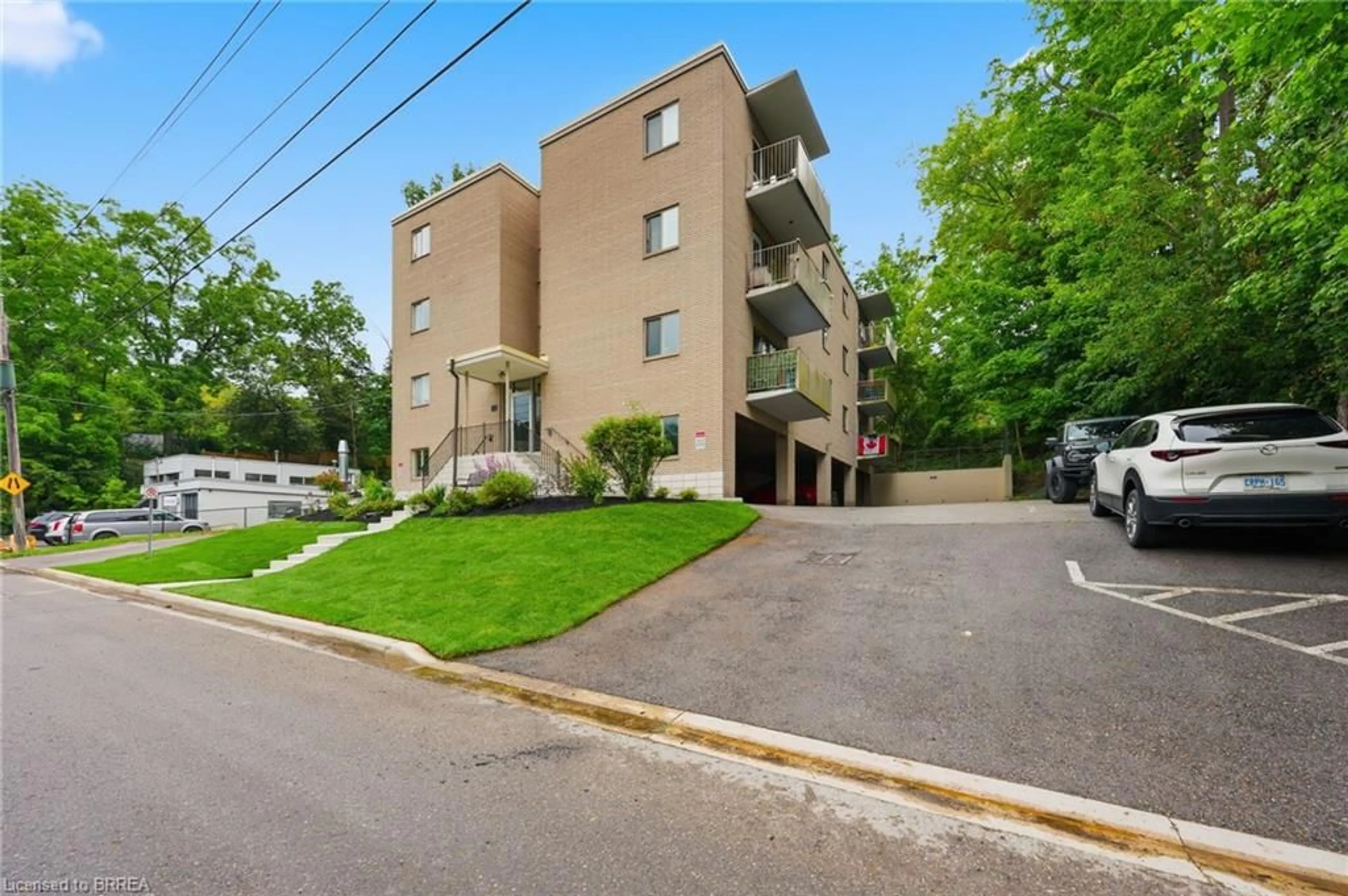 Patio, street for 49 Park Ave #301, Georgetown Ontario L7G 3H9