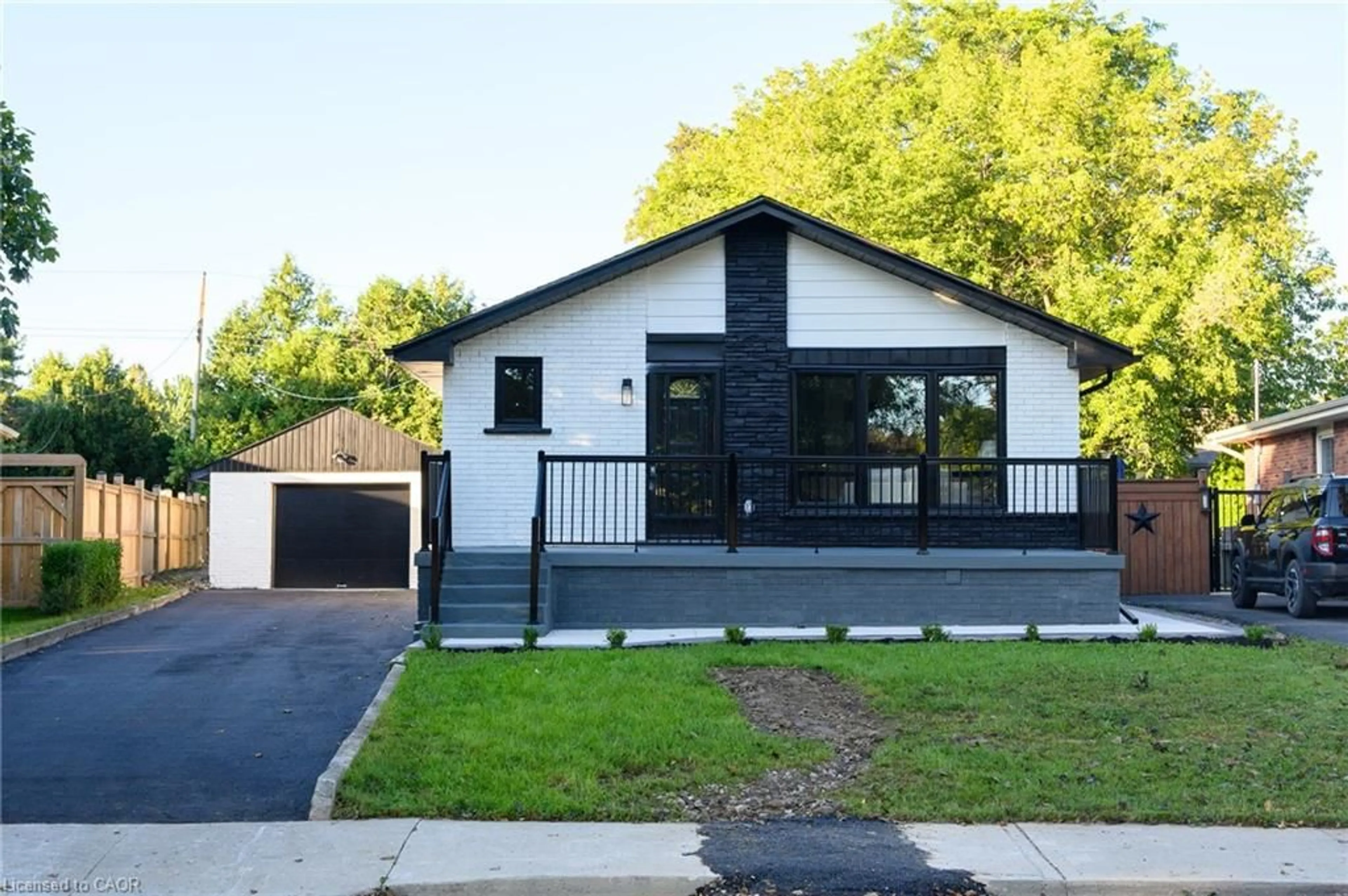 Home with vinyl exterior material, street for 46 Bobolink Rd, Hamilton Ontario L9A 2P4