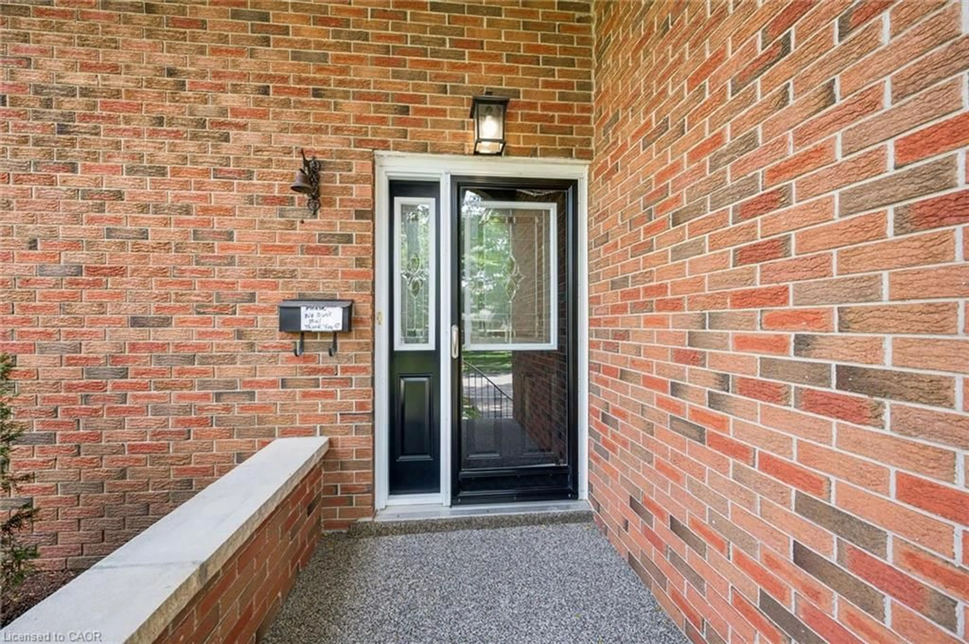 Indoor entryway for 40 Bishop Crt, Guelph Ontario N1G 2R9