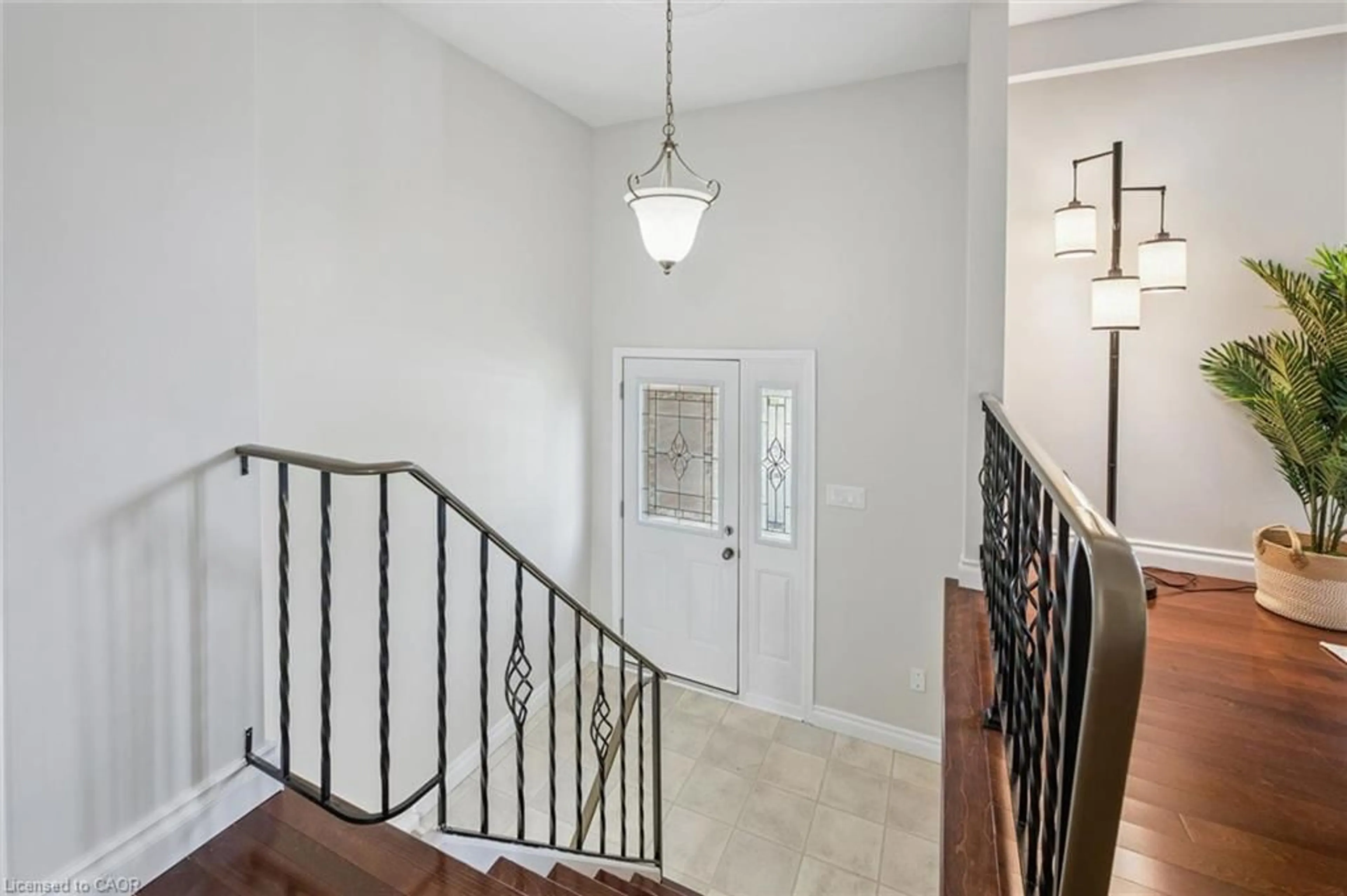 Indoor entryway for 40 Bishop Crt, Guelph Ontario N1G 2R9