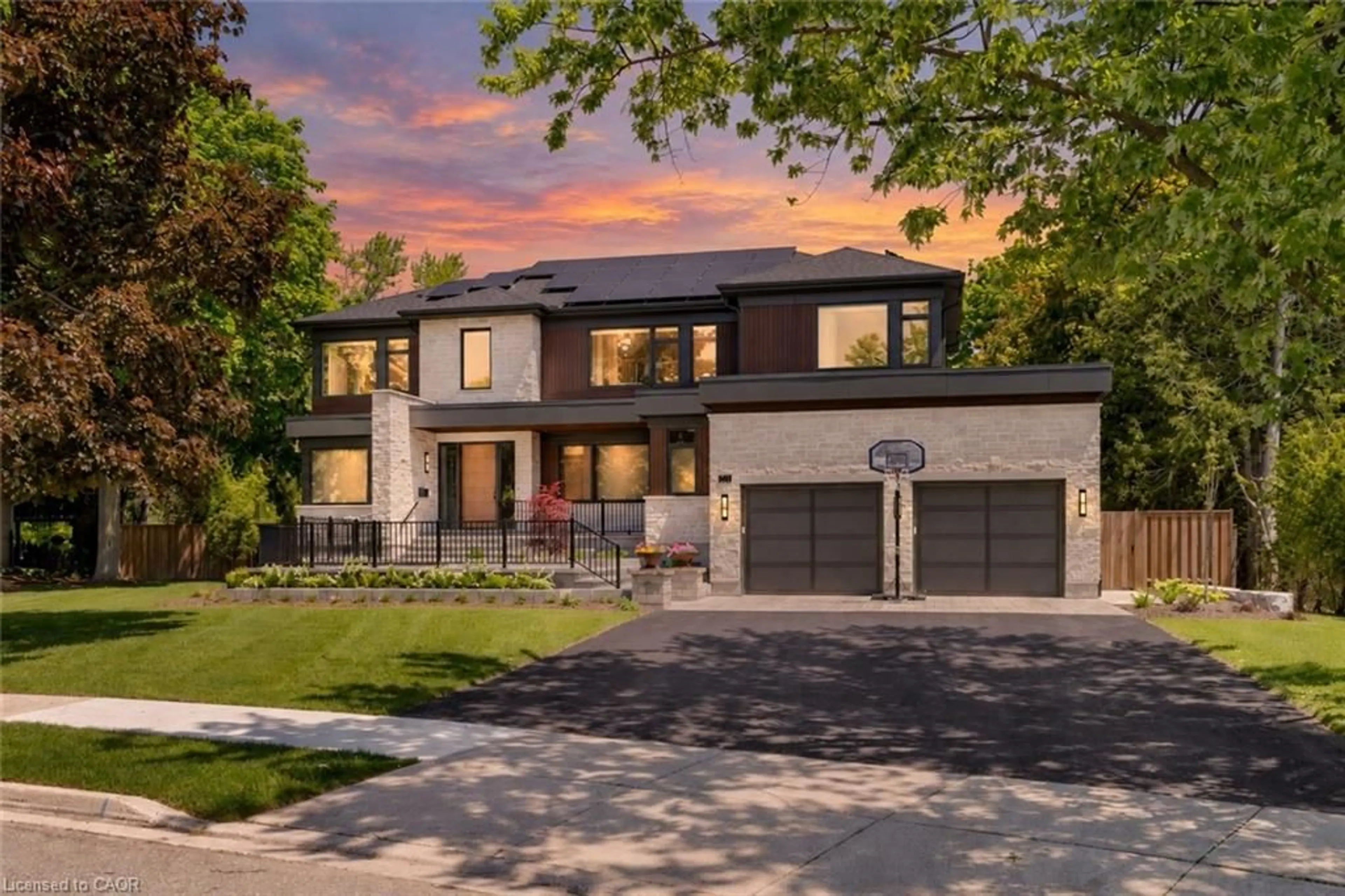 Home with brick exterior material, street for 26 Golfview Pl, Kitchener Ontario N2M 2Y2