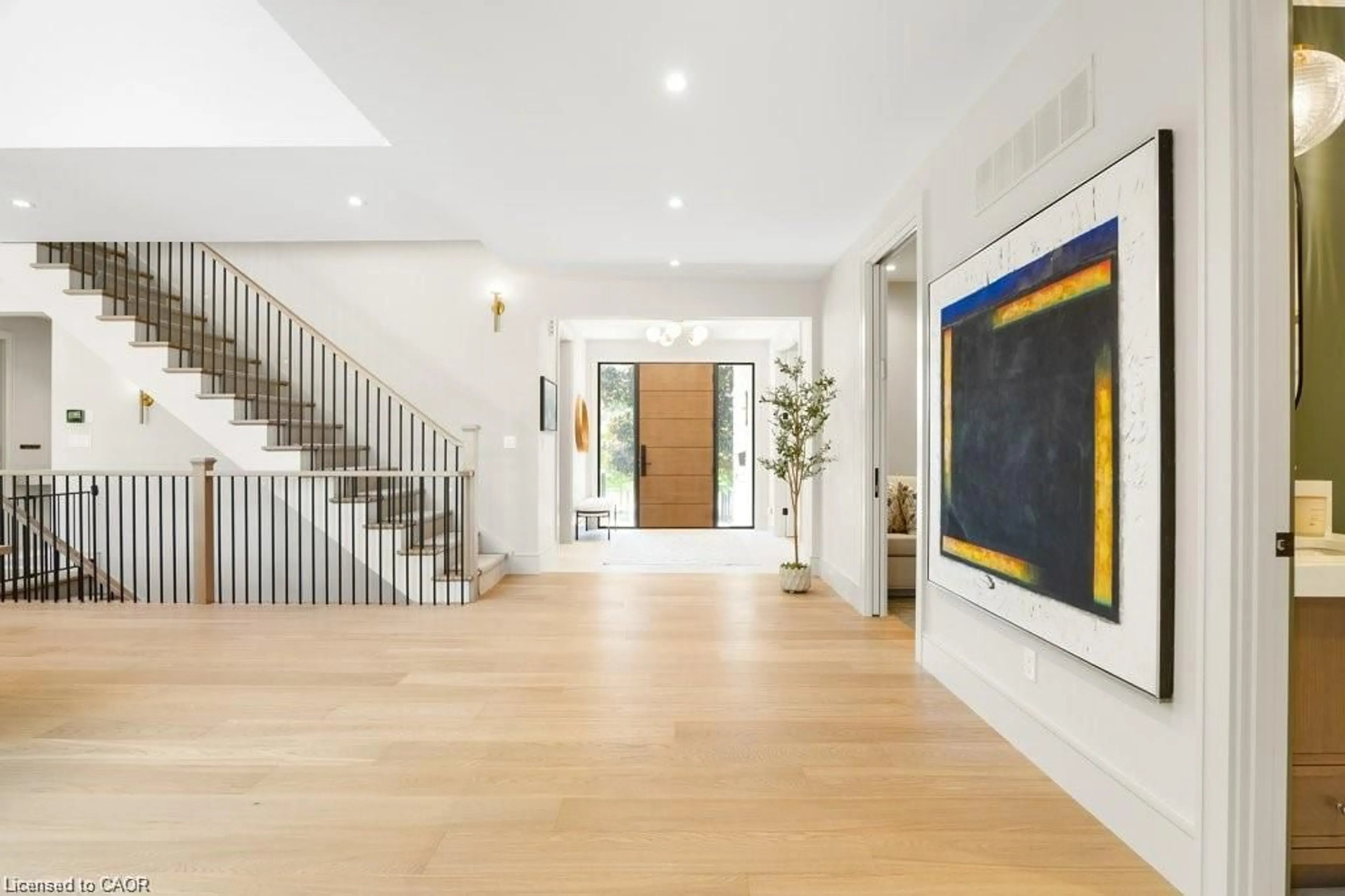 Indoor foyer for 26 Golfview Pl, Kitchener Ontario N2M 2Y2