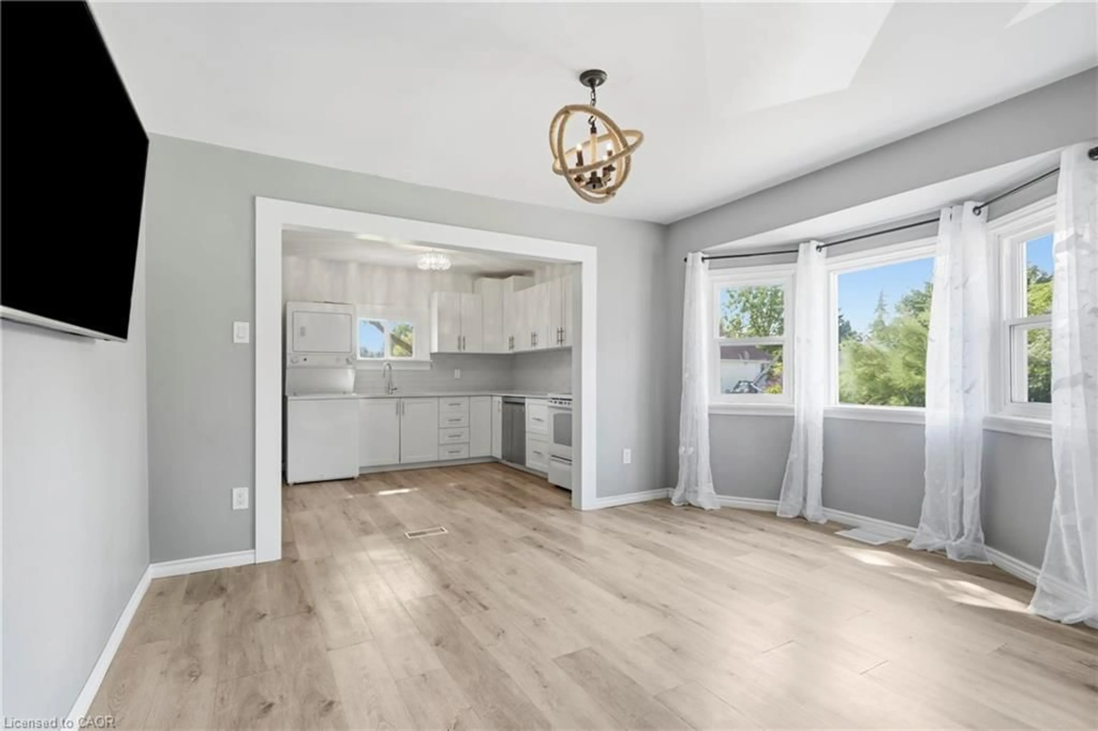 Open concept kitchen, wood/laminate floor for 177 Pelham Rd, St. Catharines Ontario L2S 1V8