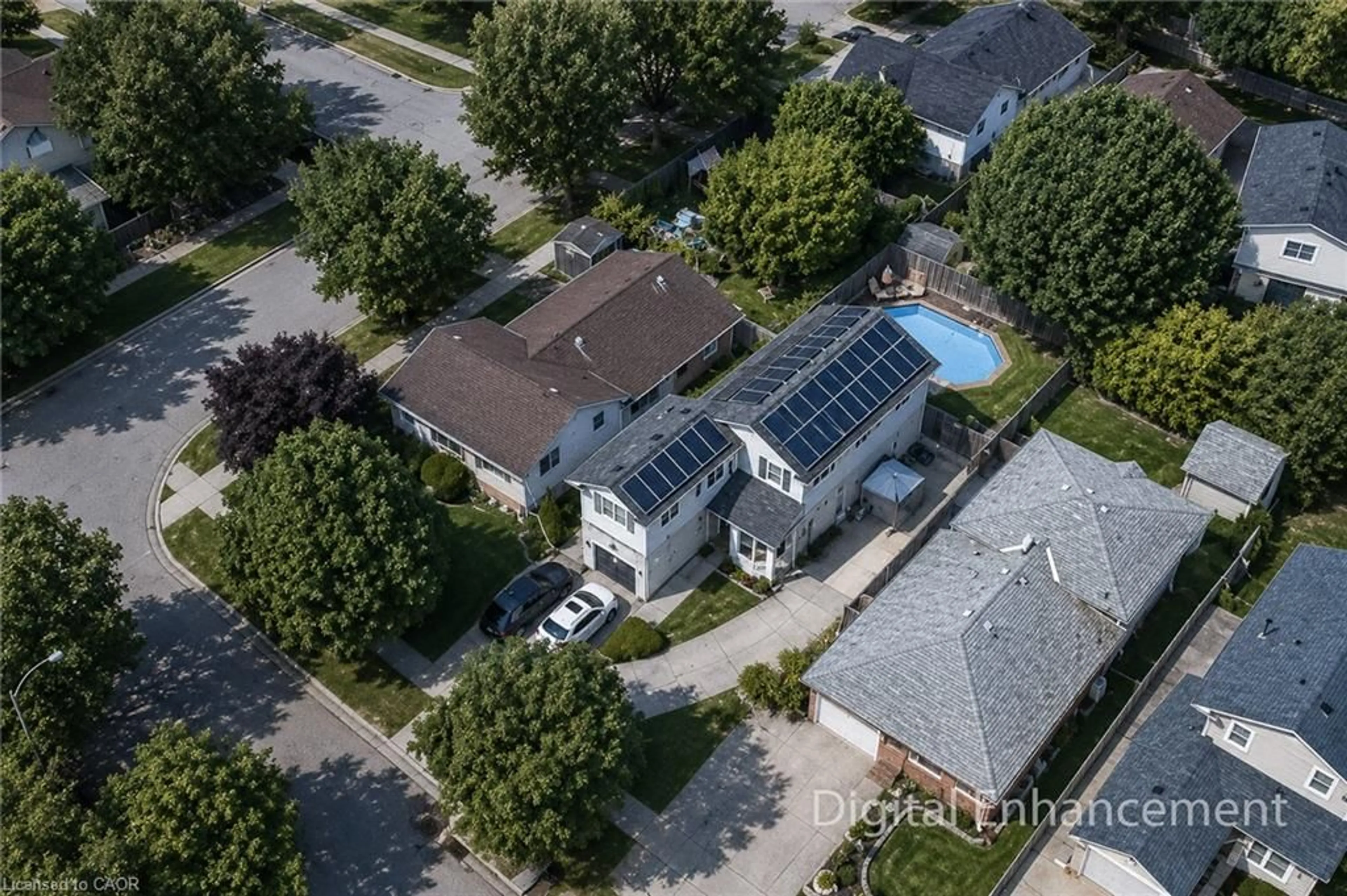 A pic from outside/outdoor area/front of a property/back of a property/a pic from drone, street for 8 Dalton Gate, Stoney Creek Ontario L8J 1Z4