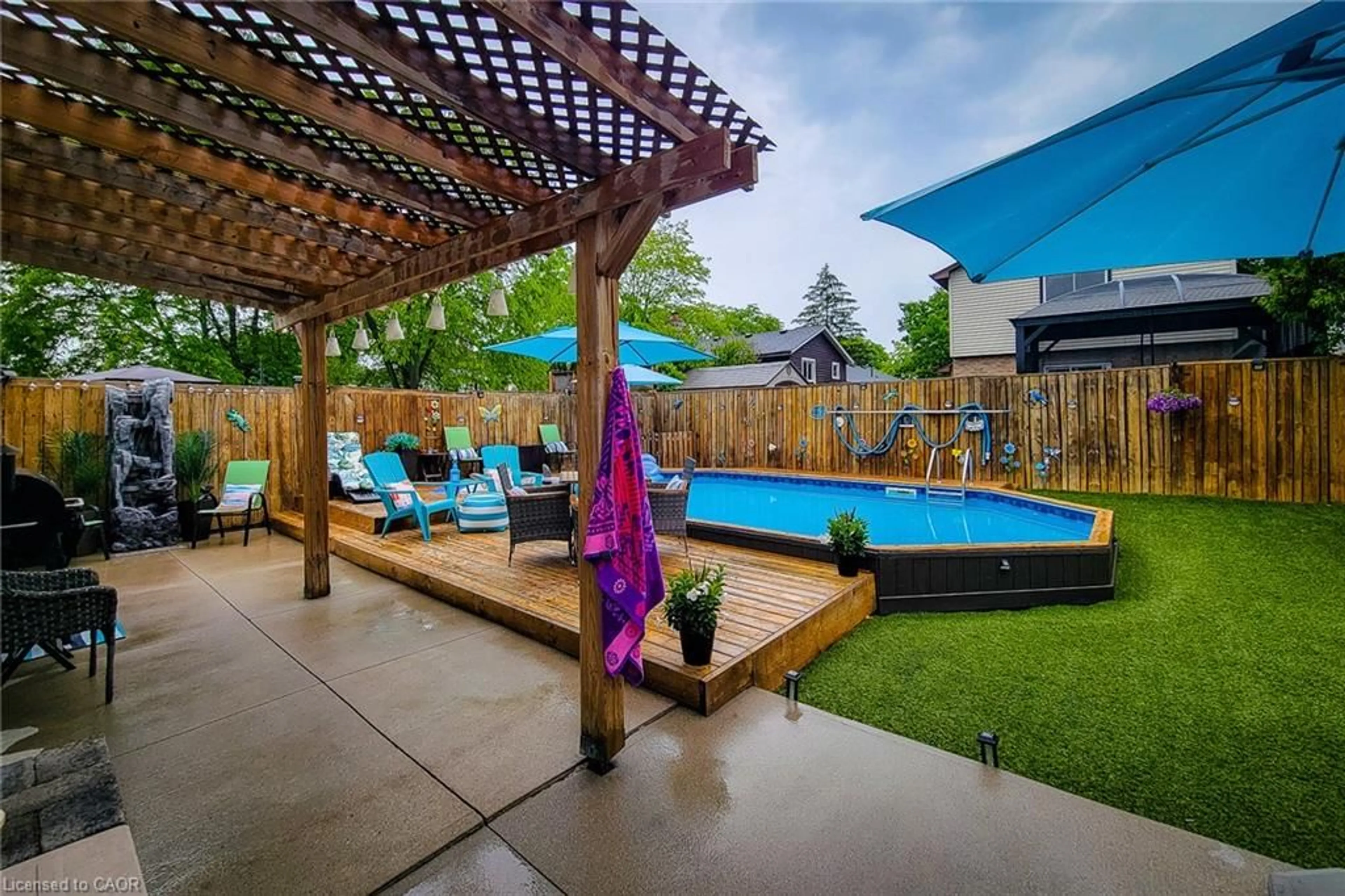 Patio, unknown for 8 Dalton Gate, Stoney Creek Ontario L8J 1Z4