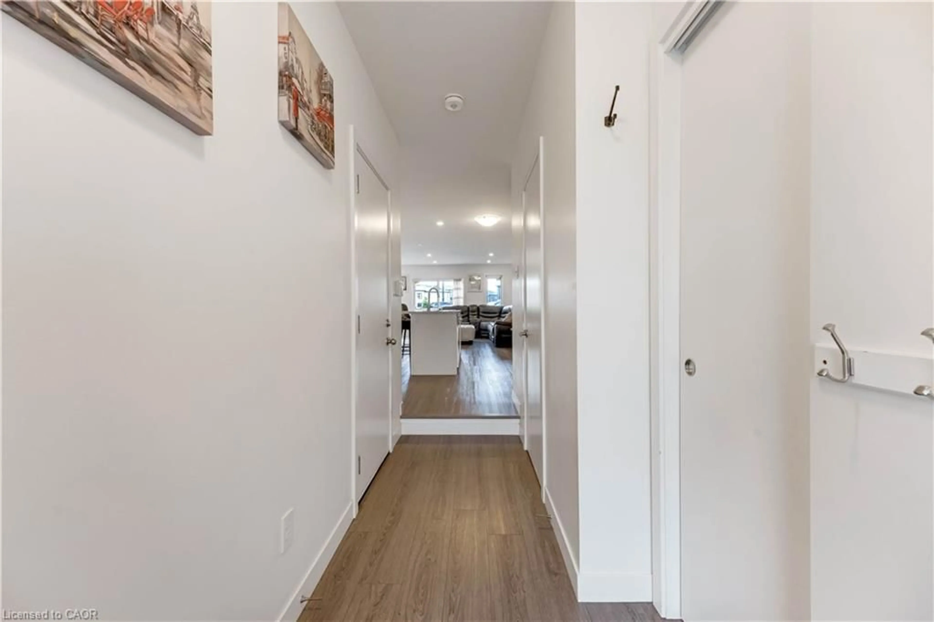 Indoor foyer for 91 Pony Way, Kitchener Ontario N2R 0R8