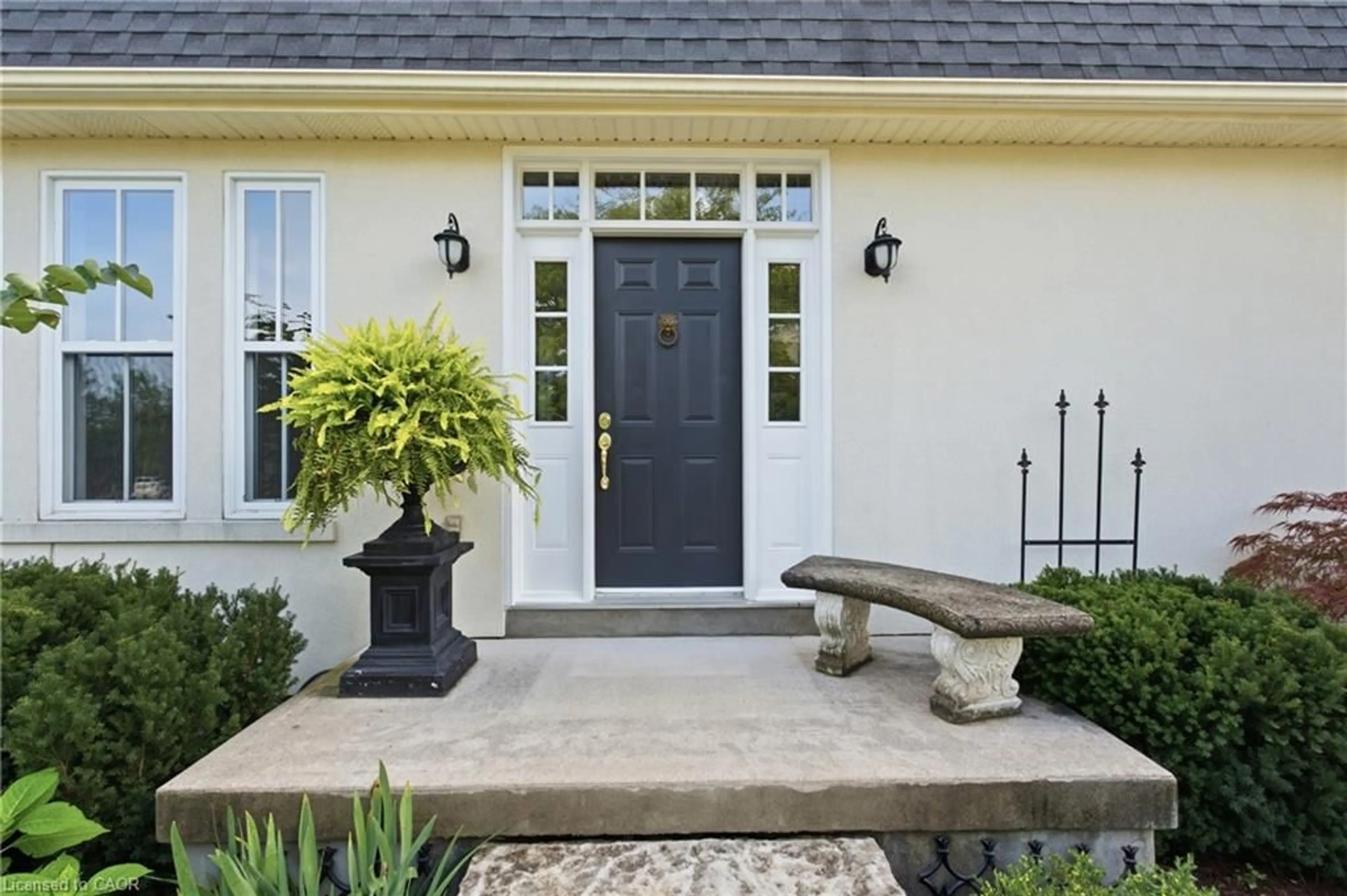 Indoor entryway for 25 Balmoral Dr, Niagara-on-the-Lake Ontario L0S 1J0