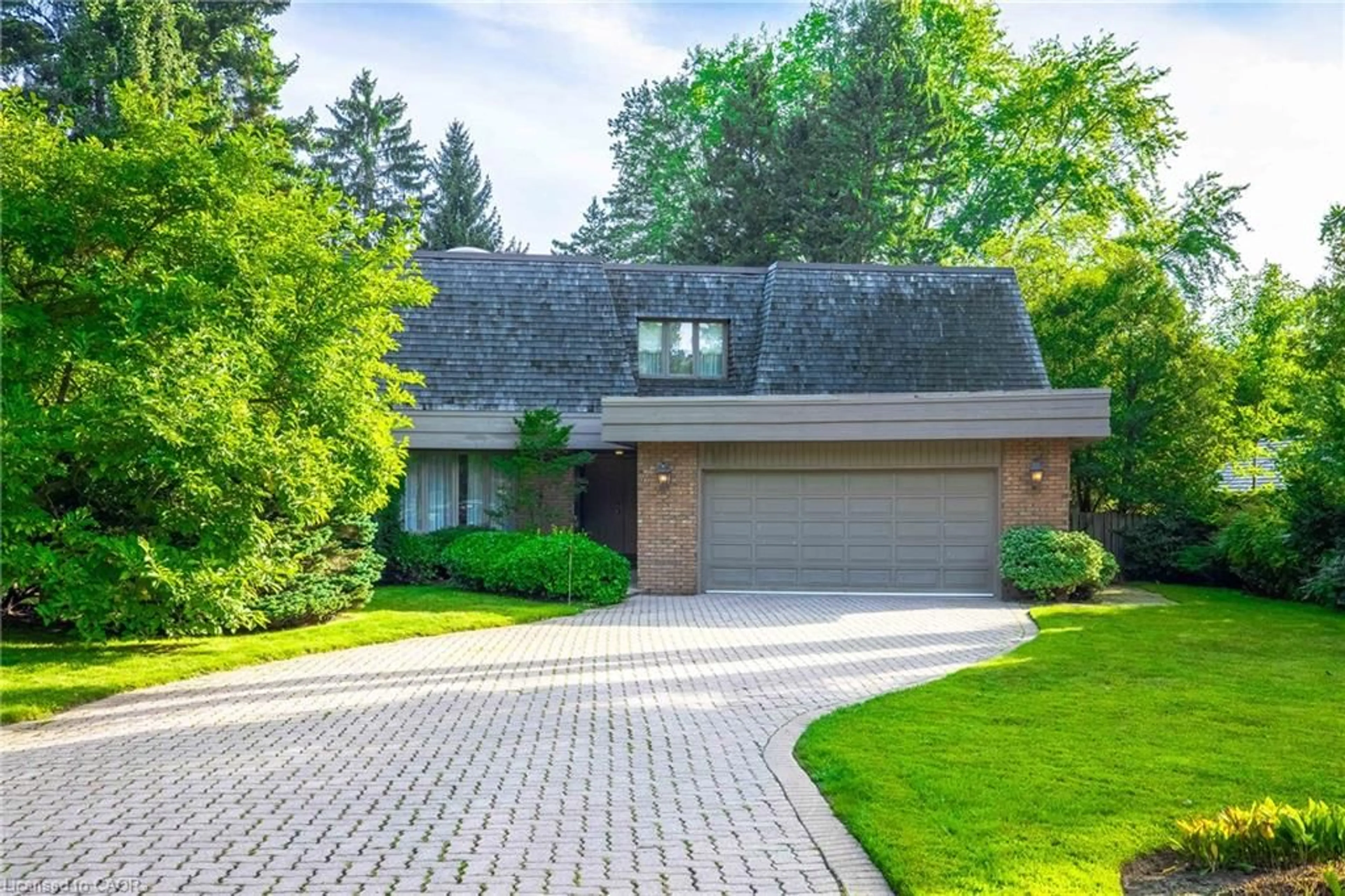 Home with brick exterior material, street for 16 Colonial Cres, Oakville Ontario L6J 4K9