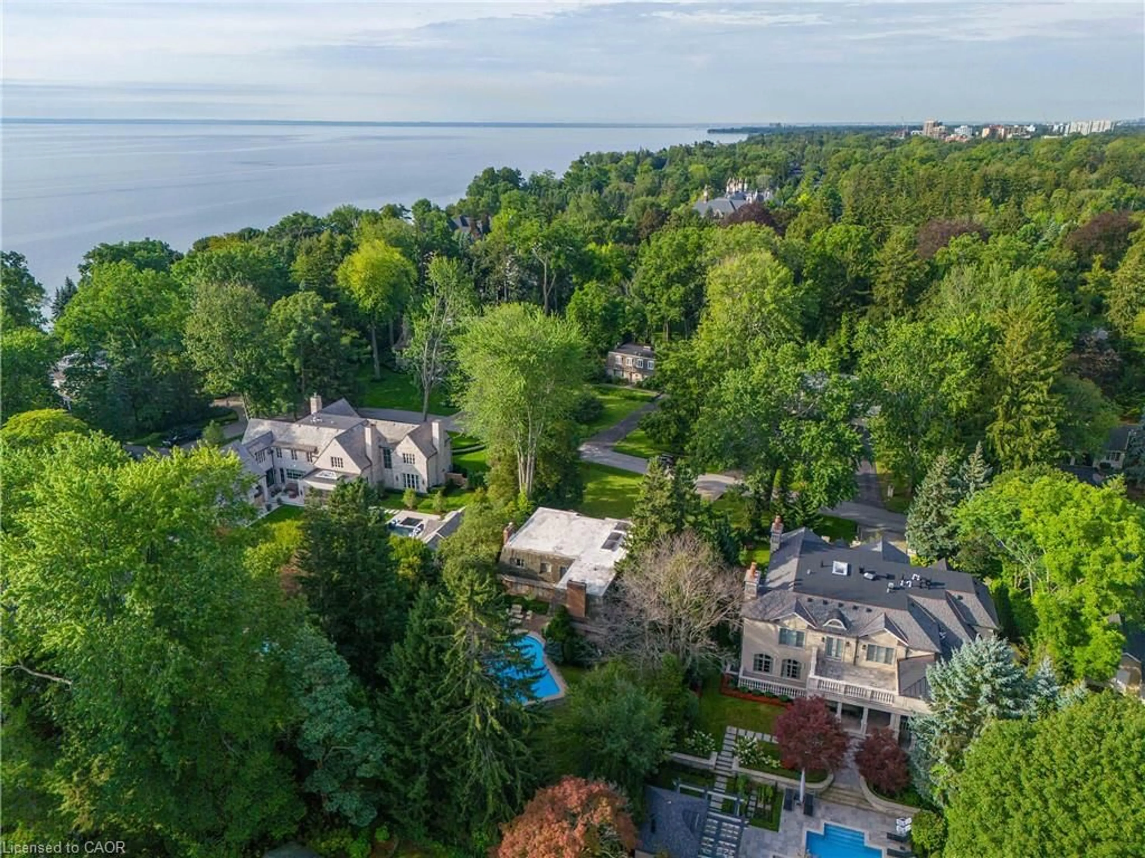 A pic from outside/outdoor area/front of a property/back of a property/a pic from drone, water/lake/river/ocean view for 16 Colonial Cres, Oakville Ontario L6J 4K9