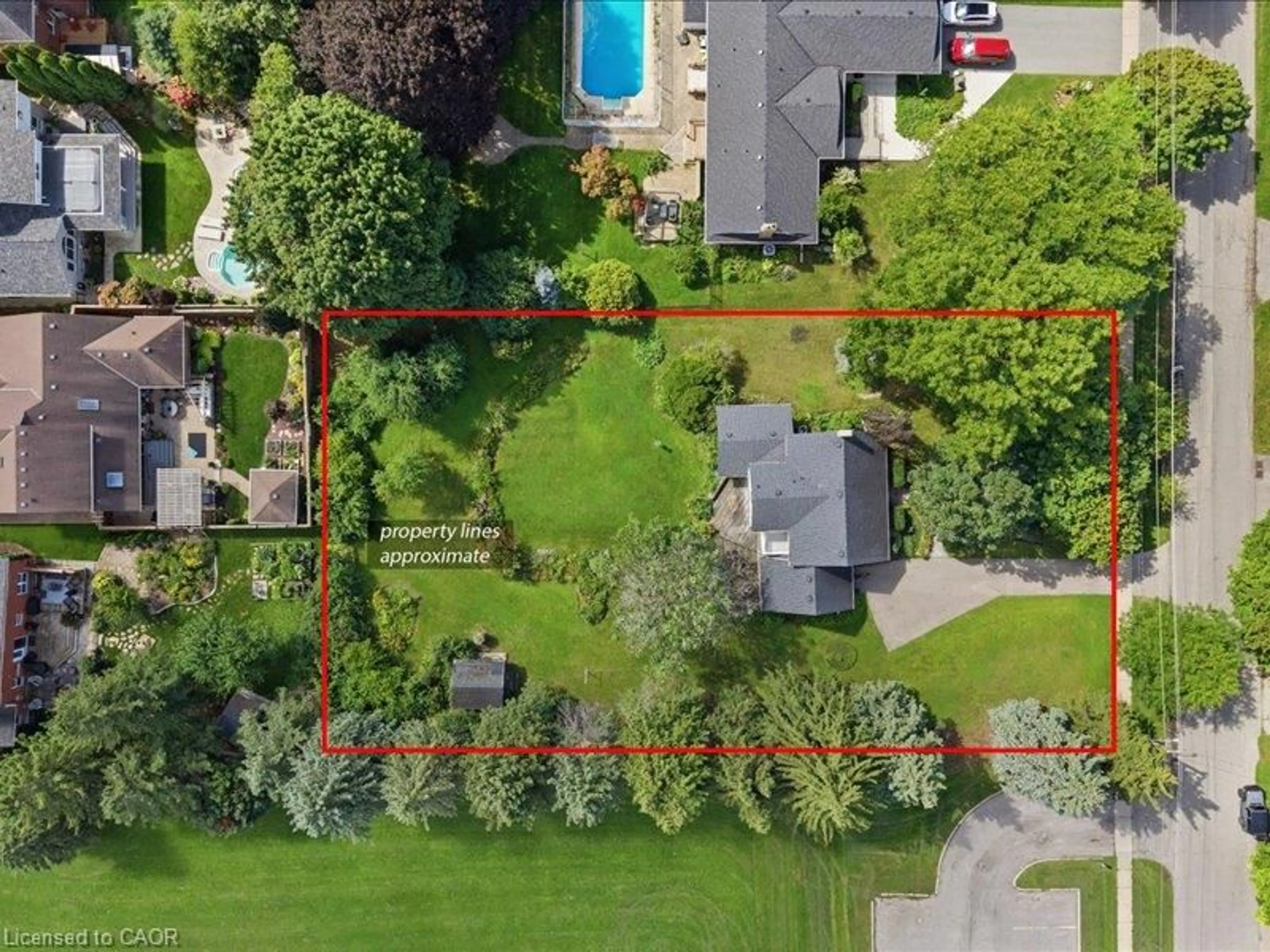 A pic from outside/outdoor area/front of a property/back of a property/a pic from drone, street for 419 Forestlawn Rd, Waterloo Ontario N2K 2J5