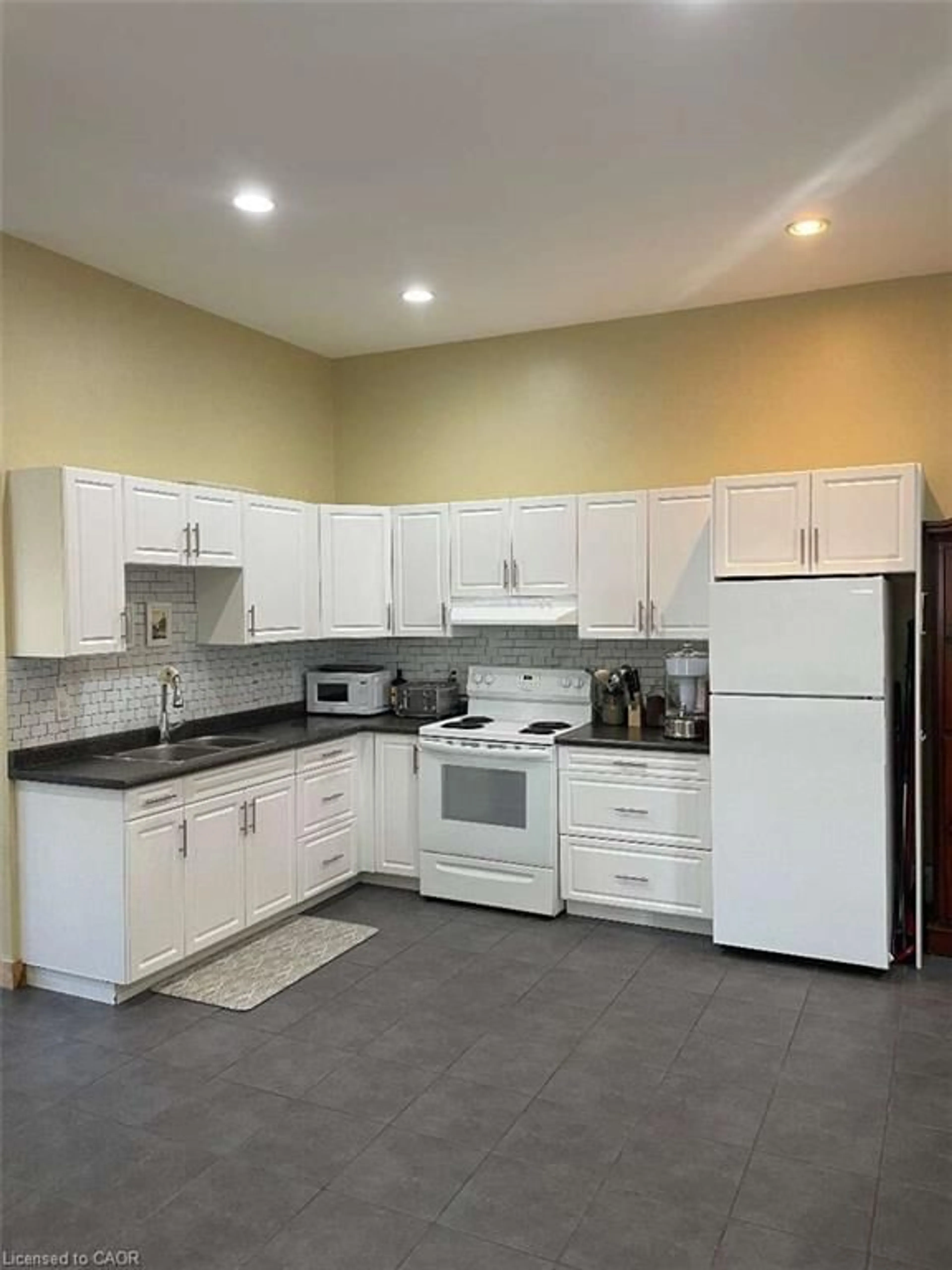 Standard kitchen, ceramic/tile floor for 60 Ontario St #3, Burk's Falls Ontario P0A 1C0